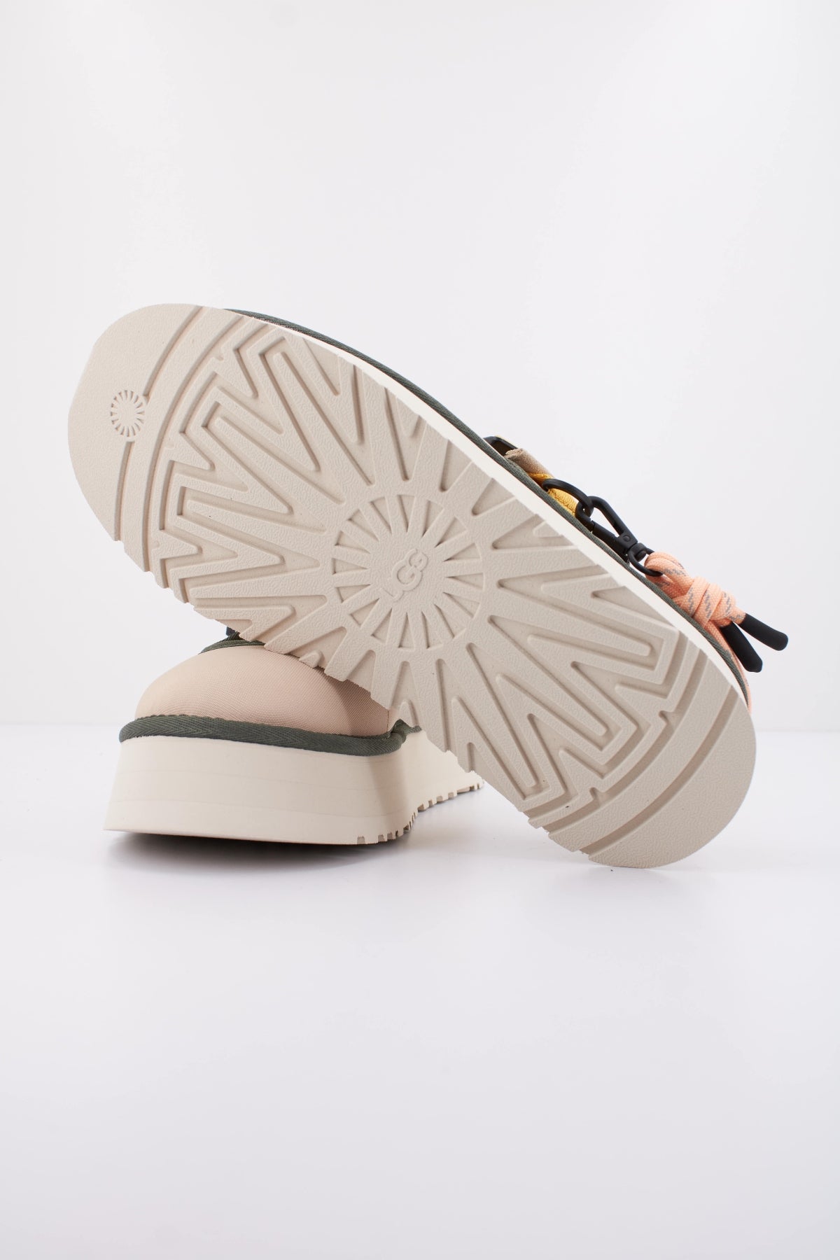 UGG BEA MARY JANE WILDWOOD en color BEIS (5)