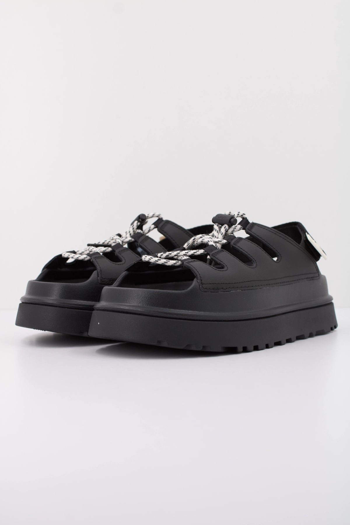UGG W GOLDENGLOW TOGGLE en color NEGRO (2)