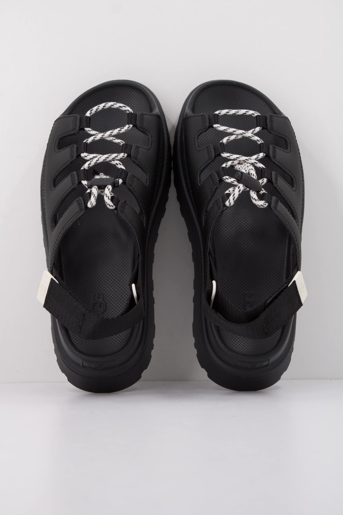 UGG W GOLDENGLOW TOGGLE en color NEGRO (3)