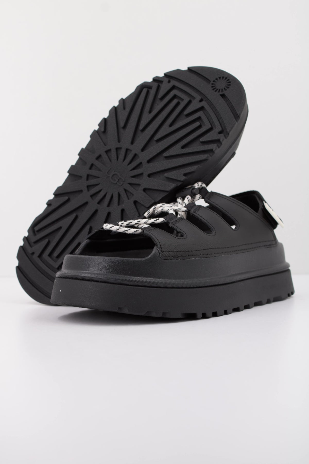 UGG W GOLDENGLOW TOGGLE en color NEGRO (5)