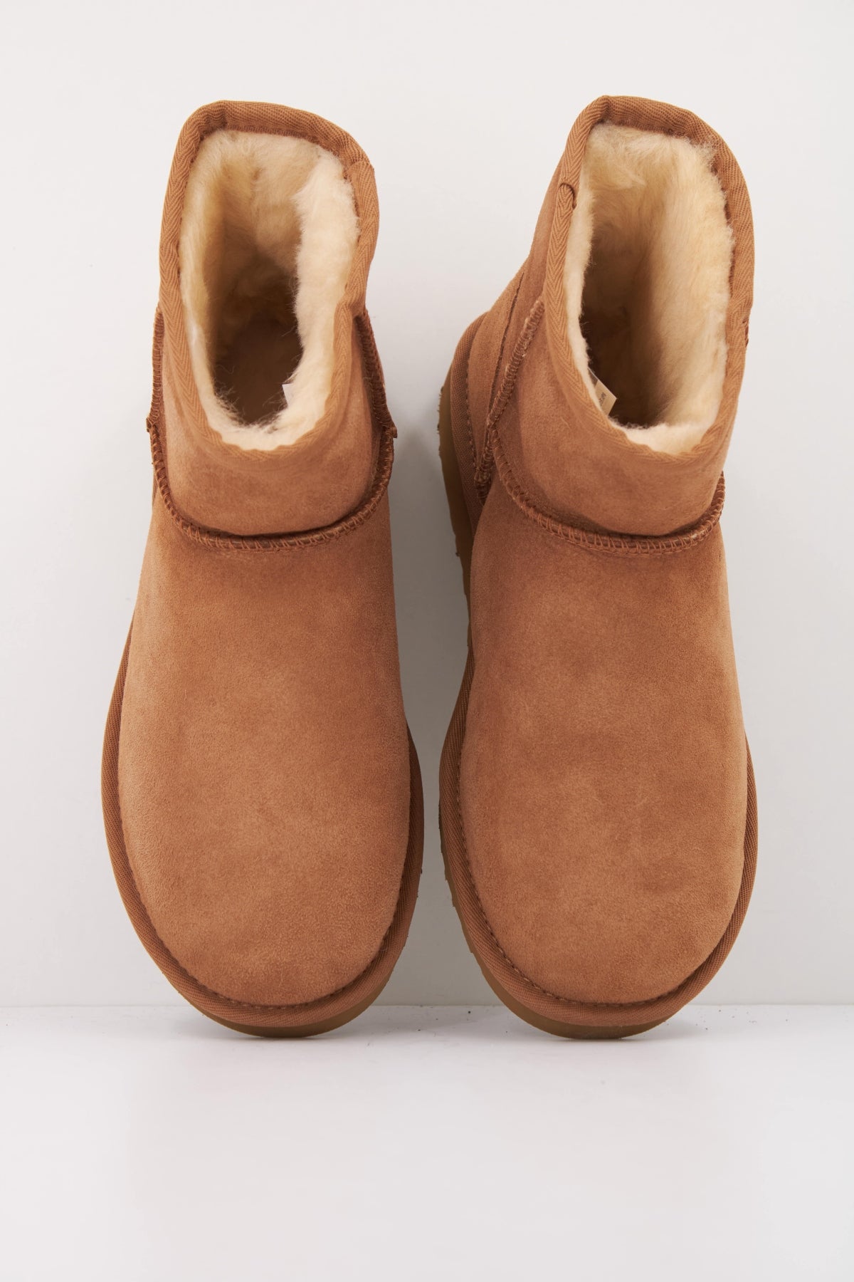UGG UGG CLASSIC MINI en color MARRON (3)