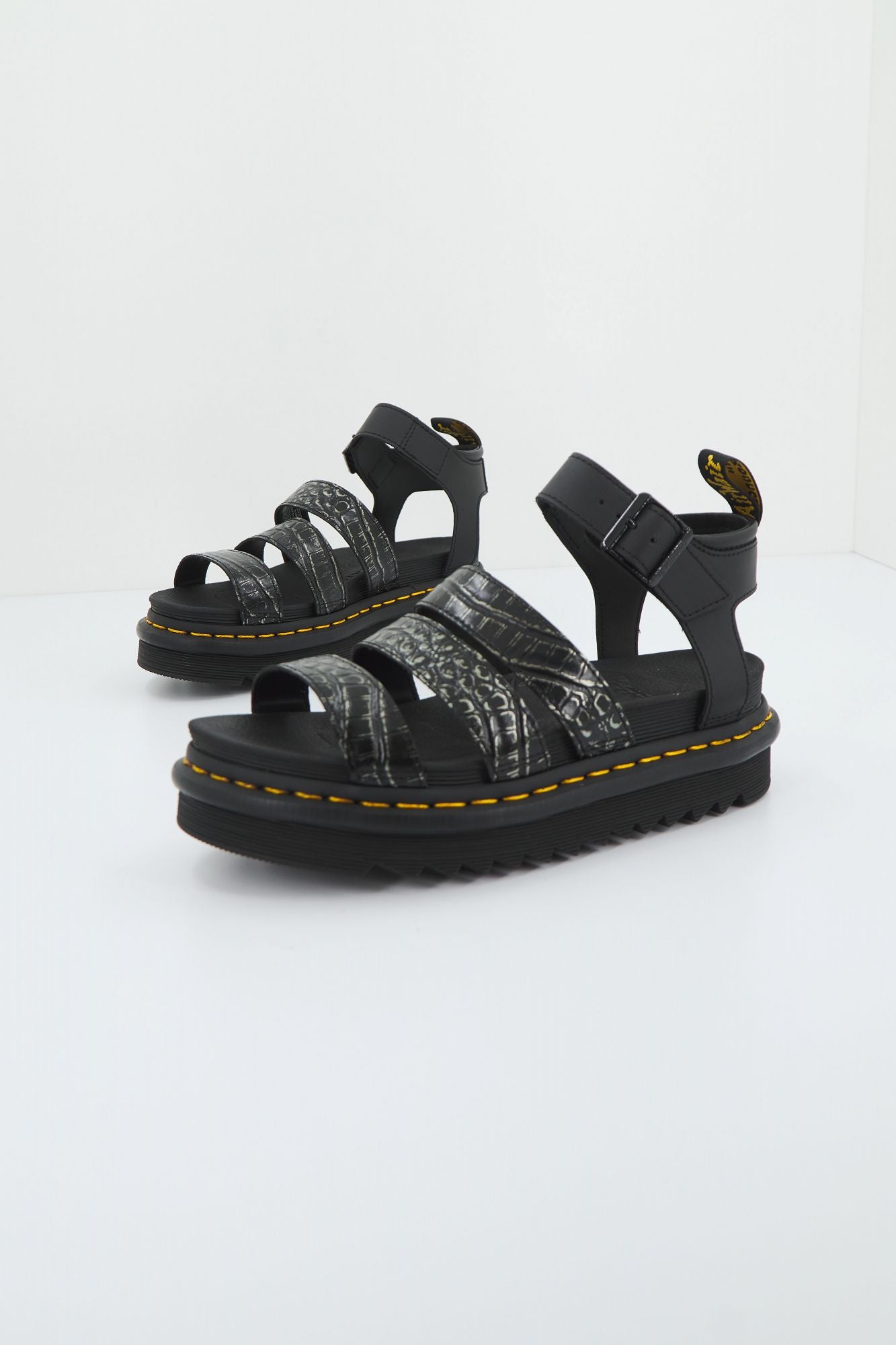 DR. MARTENS  BLAIRE GUNMETAL WILD CROC en color NEGRO (2)
