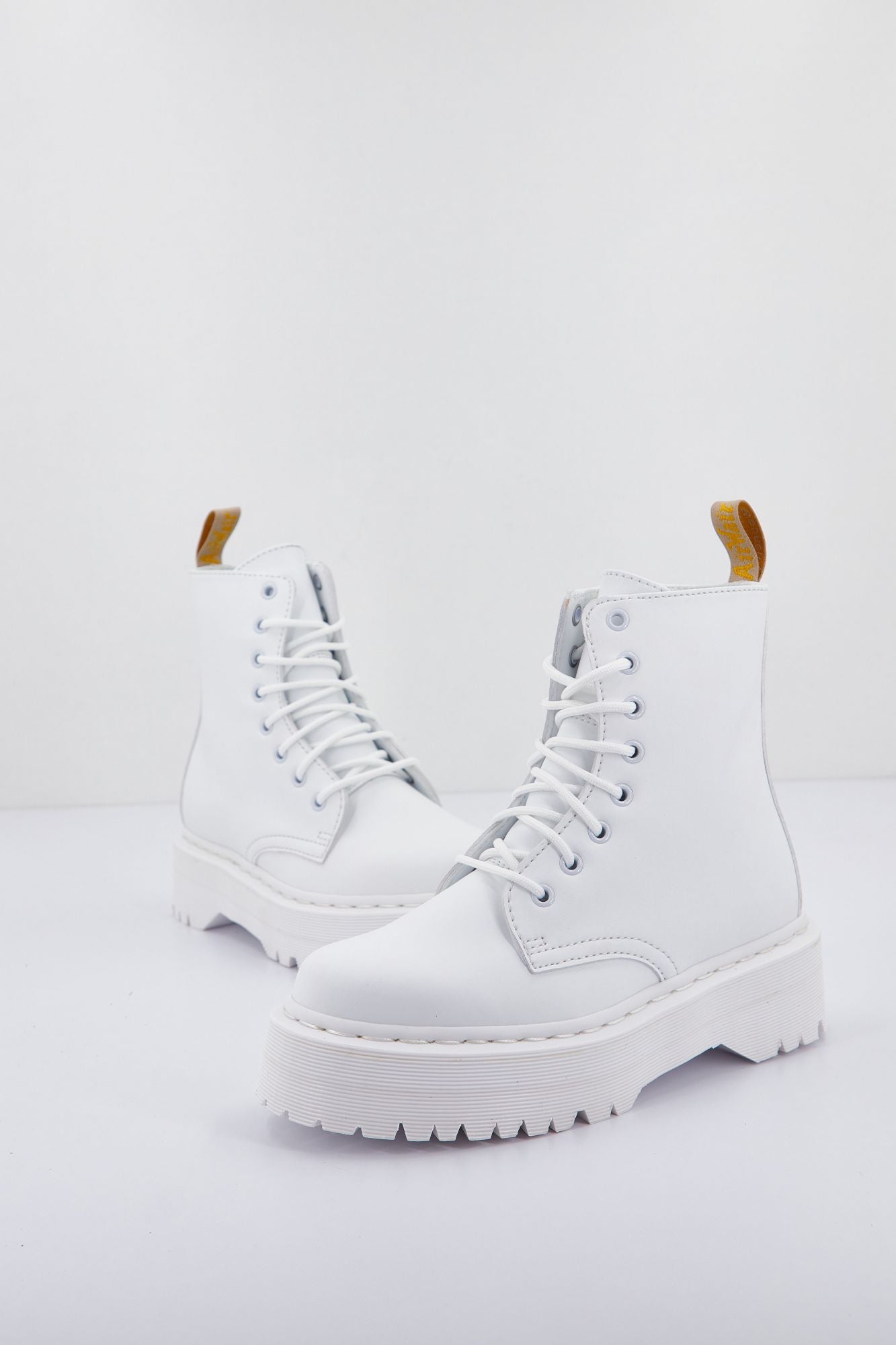 DR. MARTENS  JADON II MONO OPTICAL WH en color BLANCO (1)