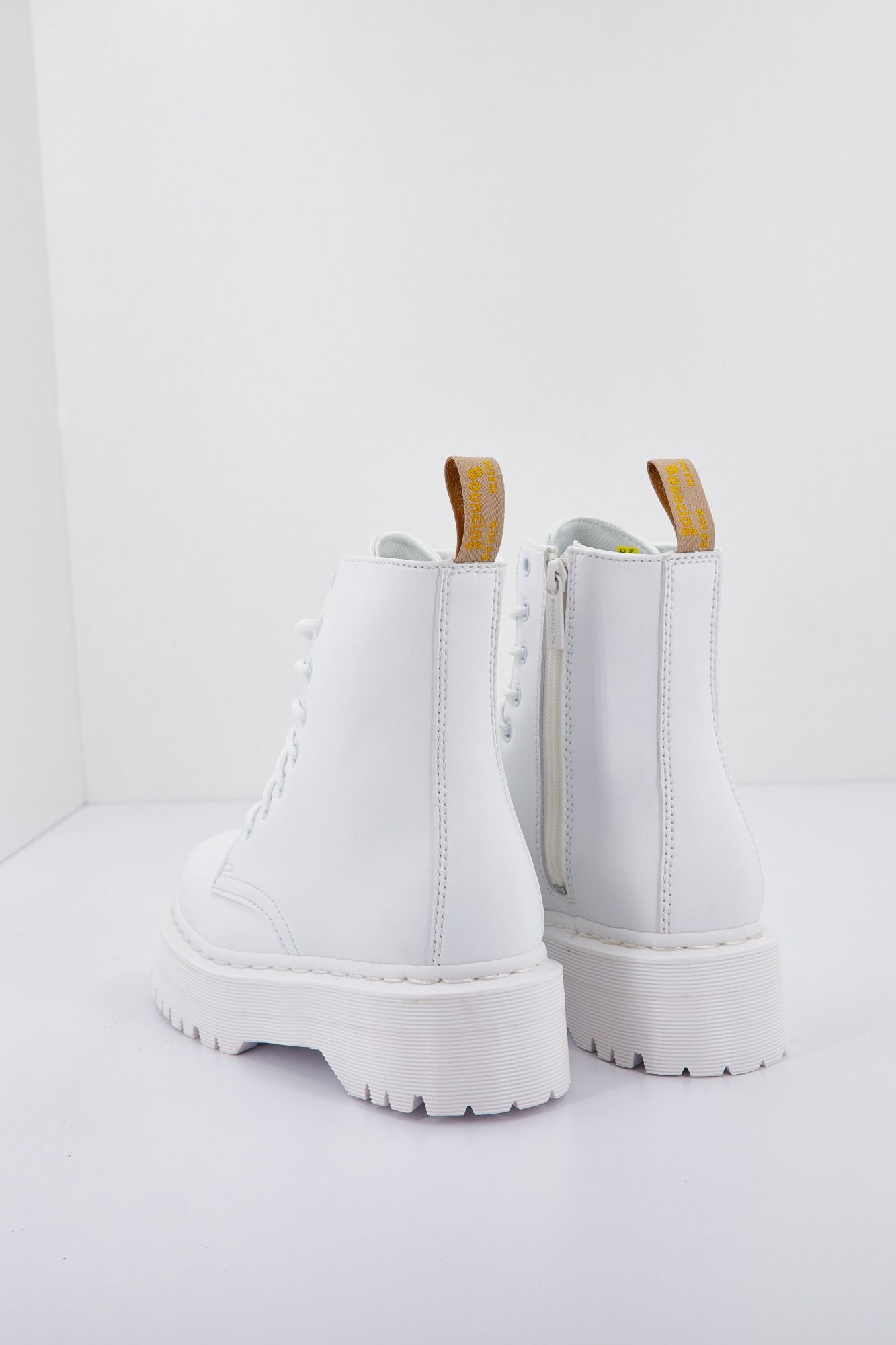 DR. MARTENS  JADON II MONO OPTICAL WH en color BLANCO (3)