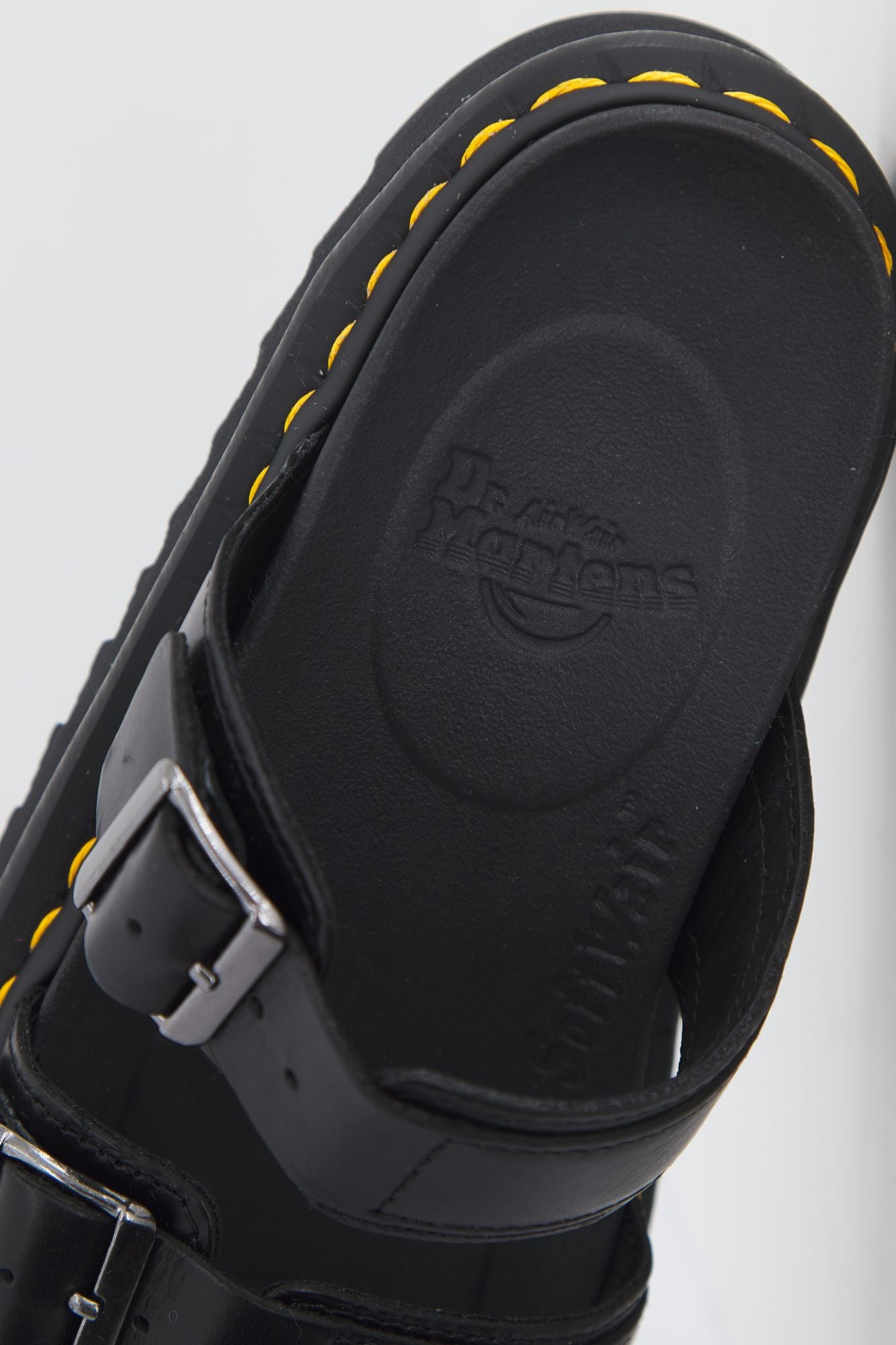 DR. MARTENS MYLES  en color NEGRO (3)