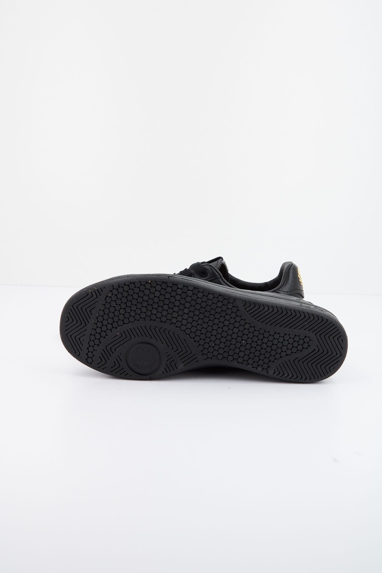 FRED PERRY LEATHER TAB en color NEGRO (4)