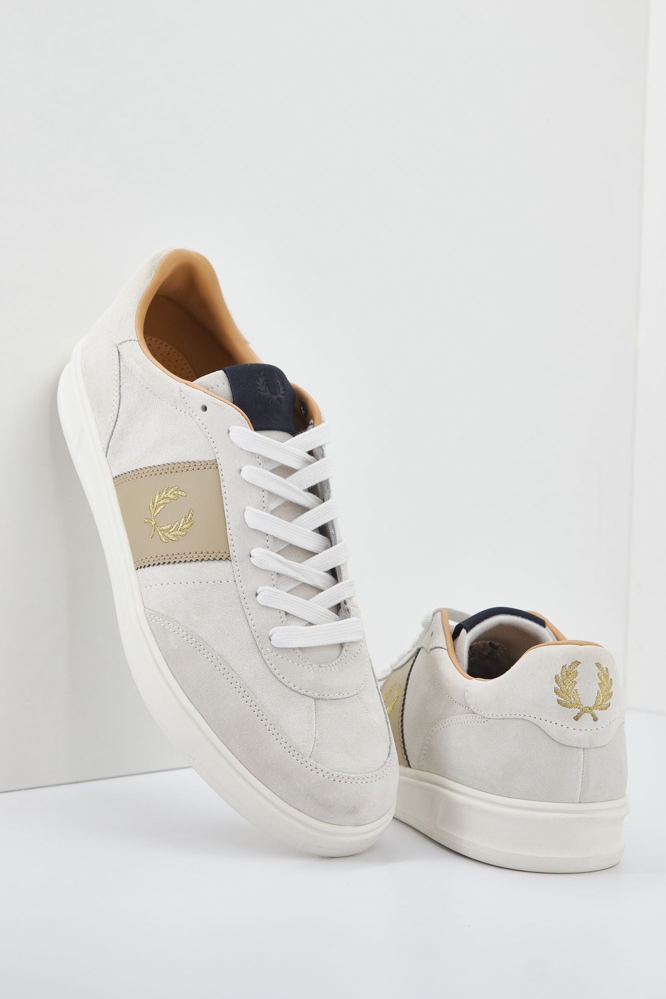 FRED PERRY B400 SUEDE en color BEIS (2)