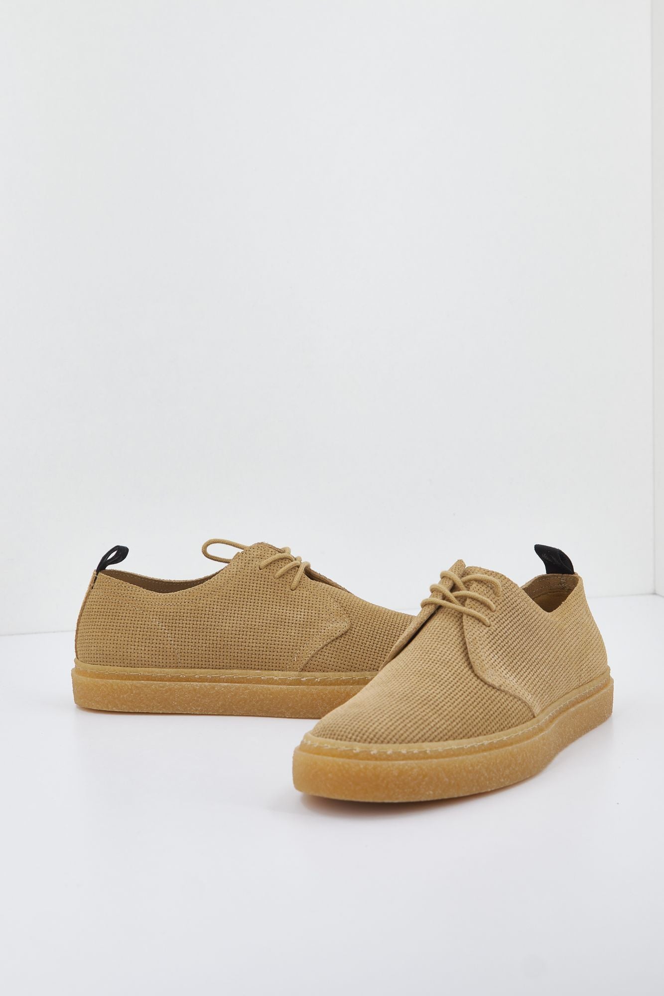 FRED PERRY B3393  en color BEIS (2)