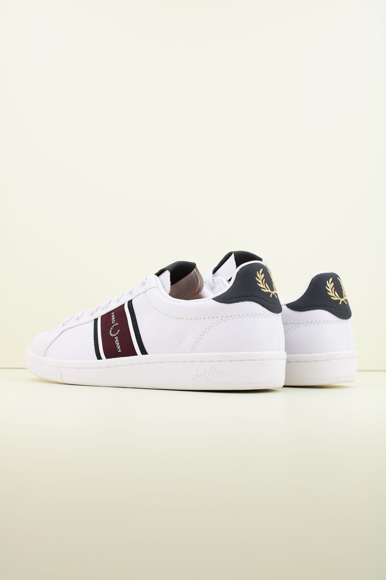 FRED PERRY B721 LEATHER en color BLANCO (3)
