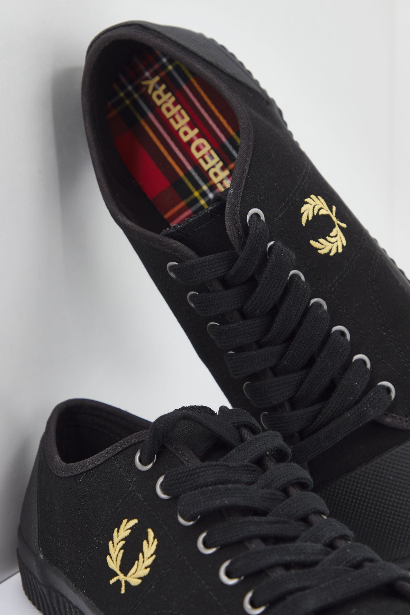 FRED PERRY B8108 en color NEGRO (4)