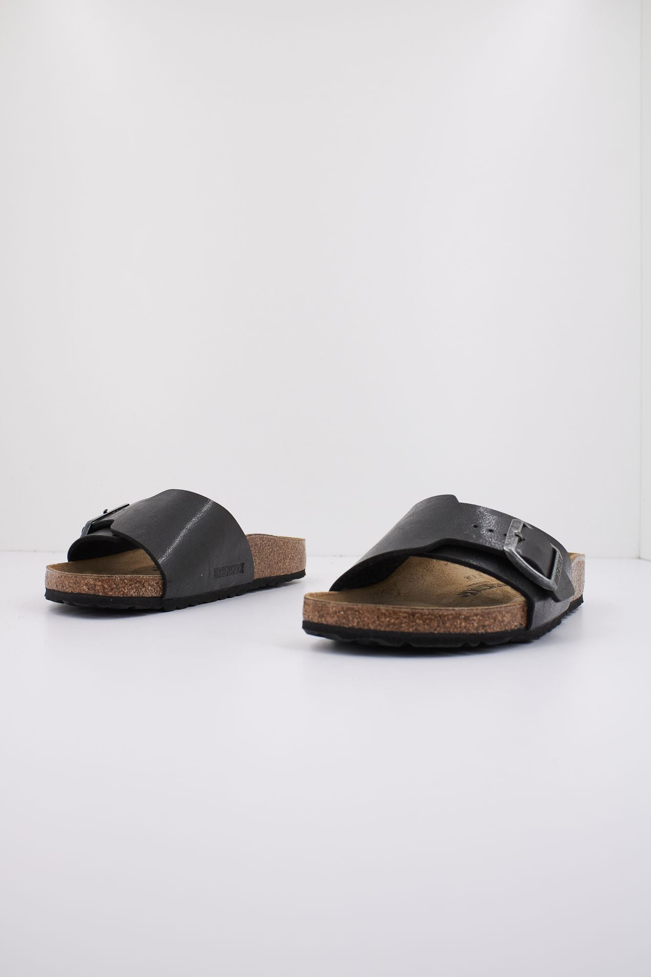 BIRKENSTOCK  en color NEGRO (2)