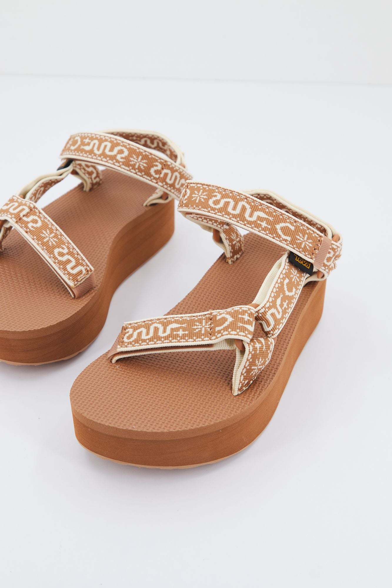 TEVA  W FLATFORM UNIVERS en color MARRON CLARO (3)