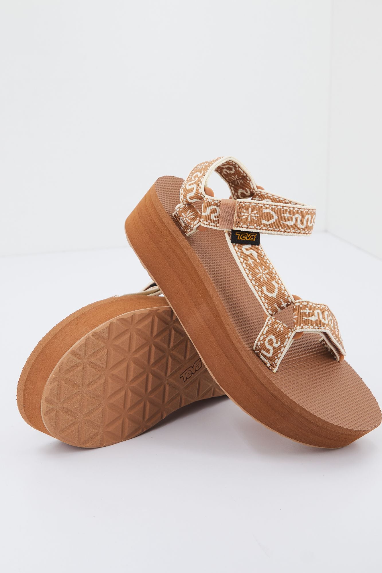 TEVA  W FLATFORM UNIVERS en color MARRON CLARO (4)