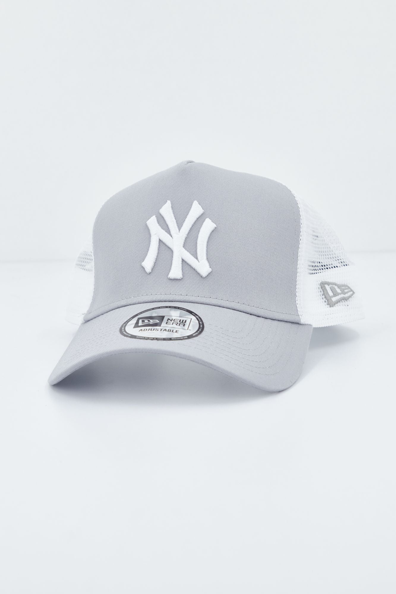 NEW ERA CLEAN TRUCKER 2 NEYYAN en color GRIS (1)