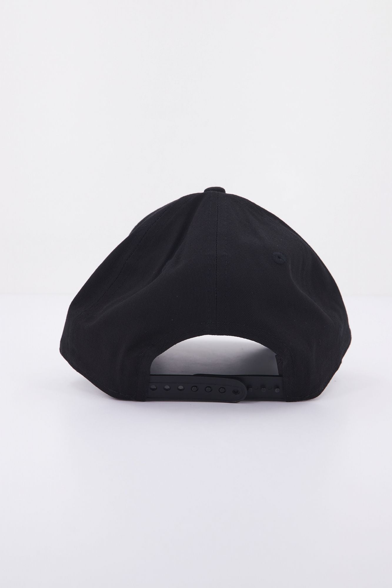 NEW ERA  METALLIC POP 9FORTY LOSLAK en color NEGRO (3)