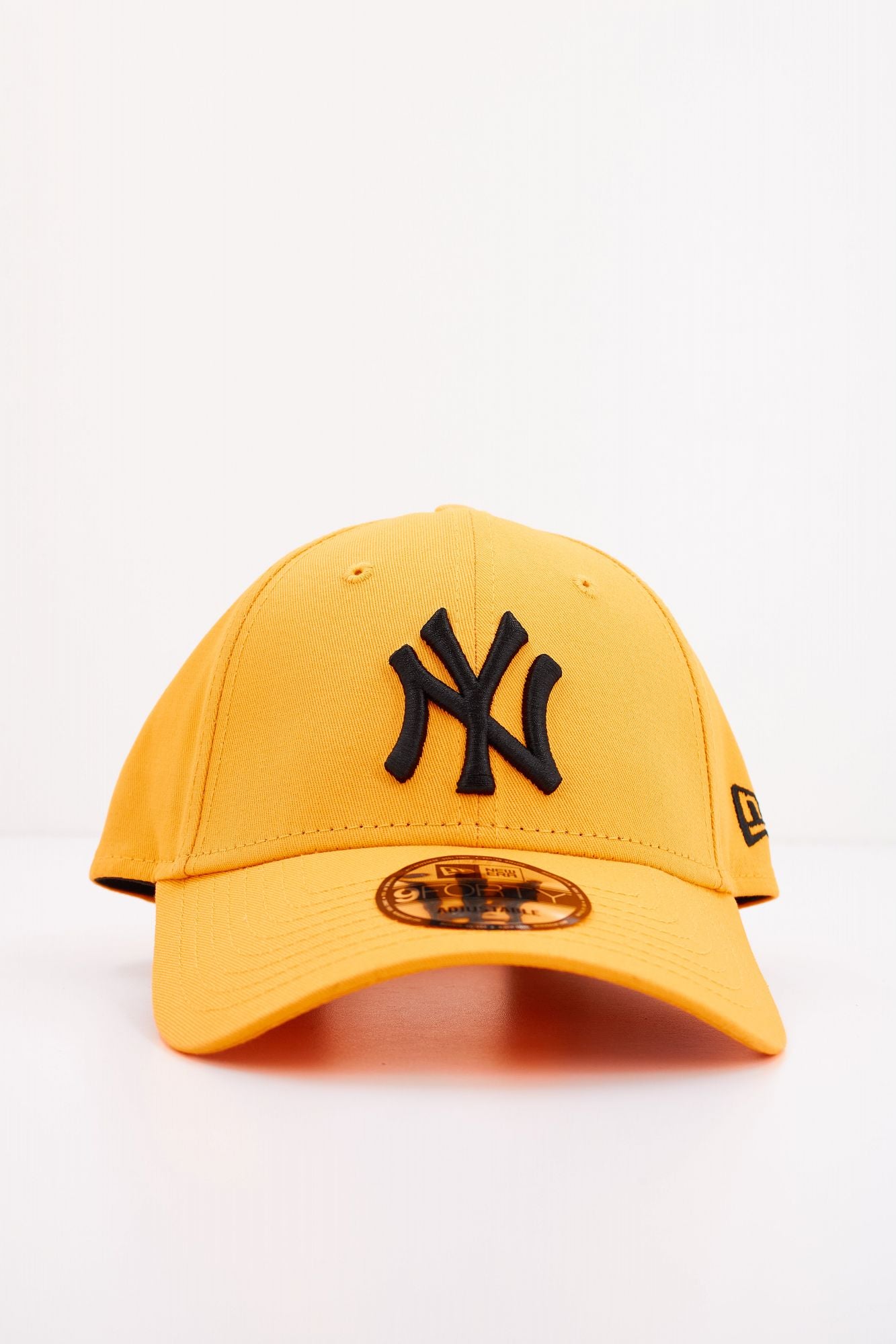 NEW ERA LEAGUE ESSENTIAL 9FORTY en color NARANJA (1)