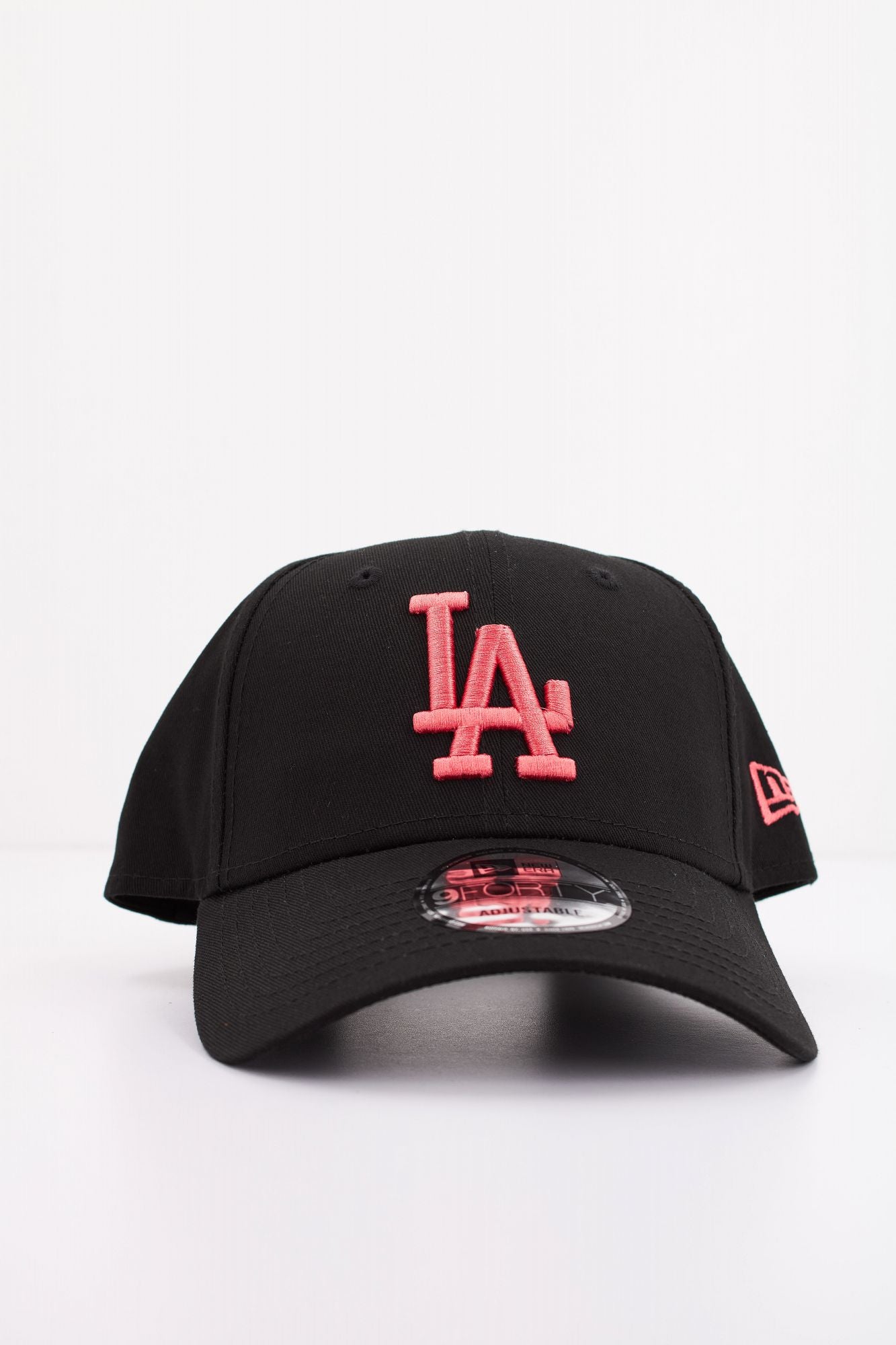 NEW ERA LEAGUE ESSENTIAL 9FORTY en color NEGRO (1)