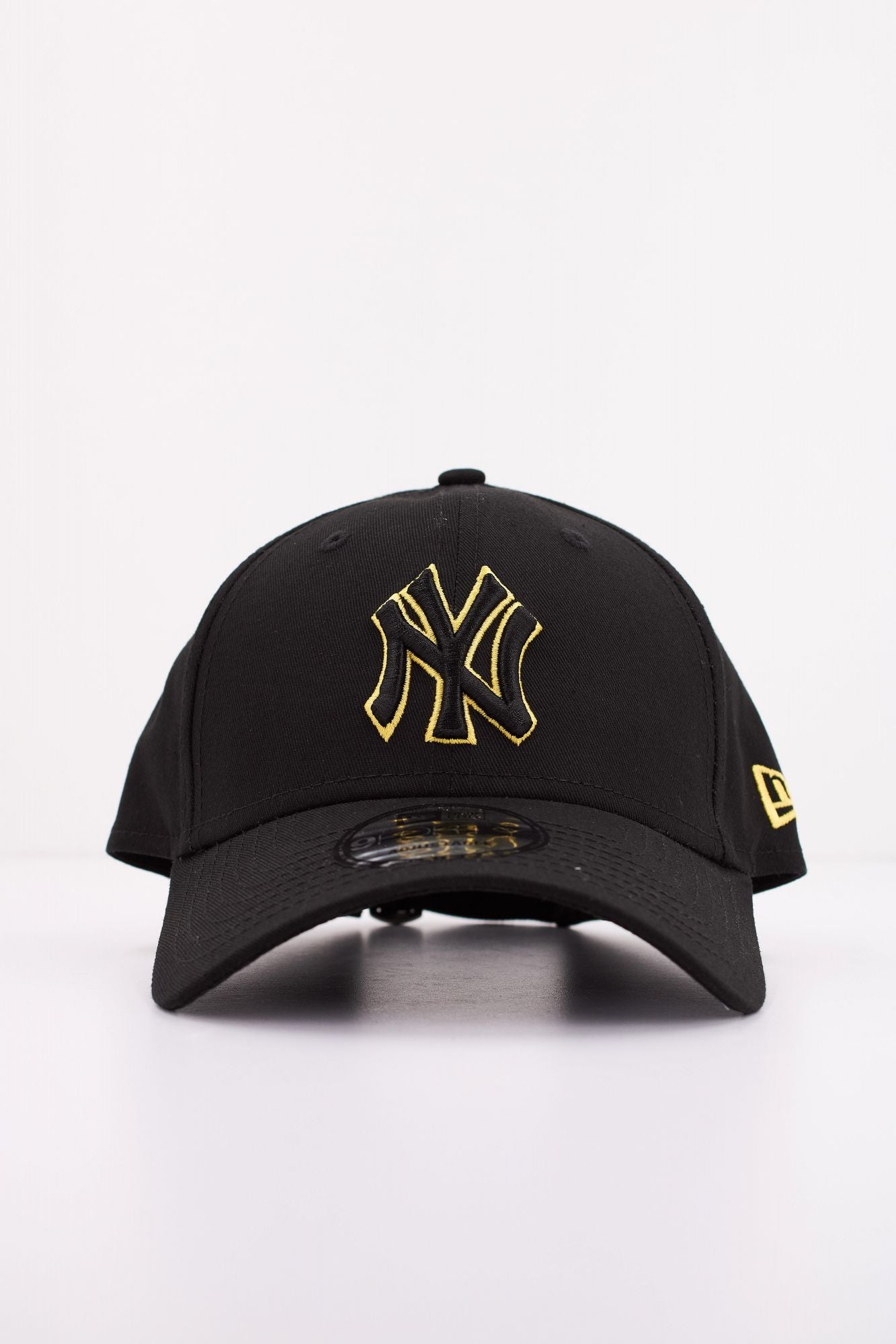 NEW ERA TEAM OUTLINE 9FORTY en color NEGRO (1)