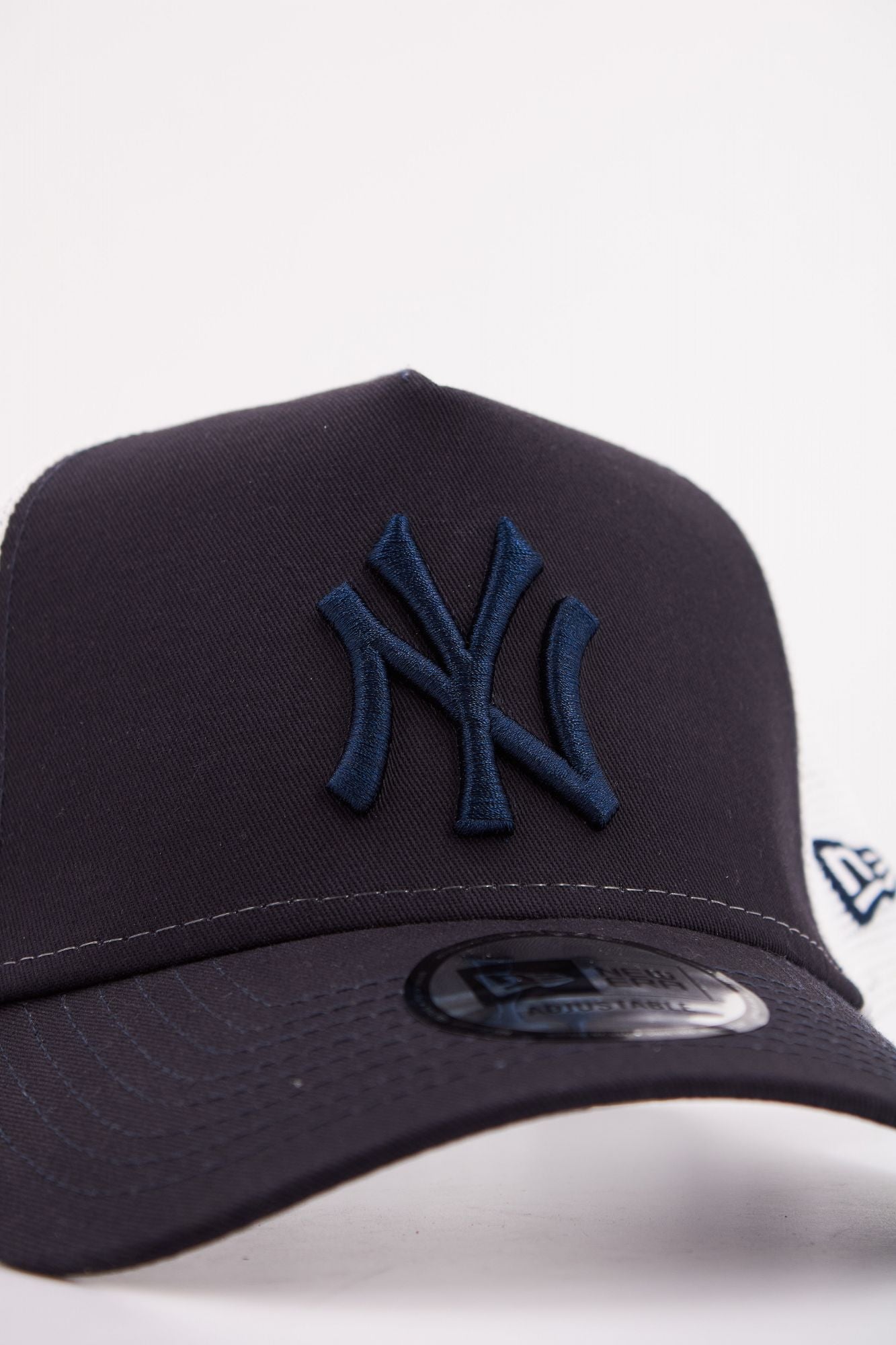 NEW ERA LEAGUE ESS TRUCKER en color AZUL (4)