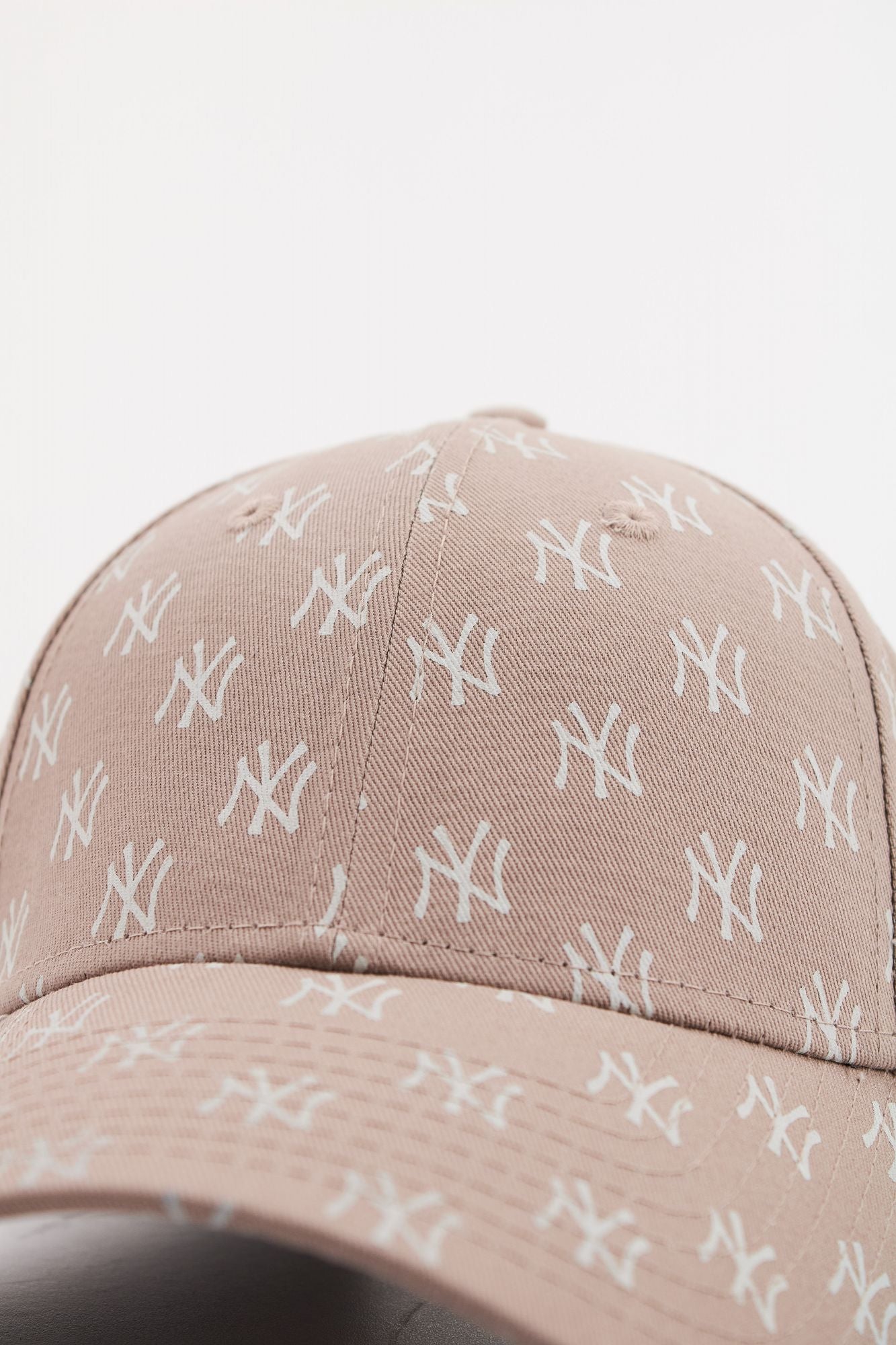 NEW ERA FEMALE MONOGRAM 9FORTY en color MARRON (4)