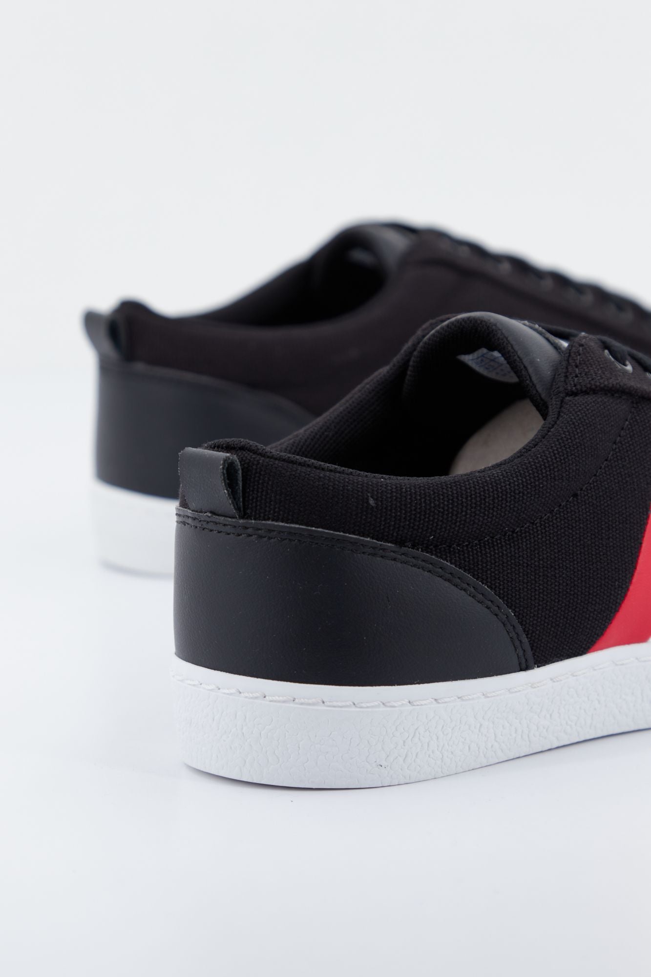 LE COQ SPORTIF VERDON CLASSIC FLAG en color NEGRO (3)