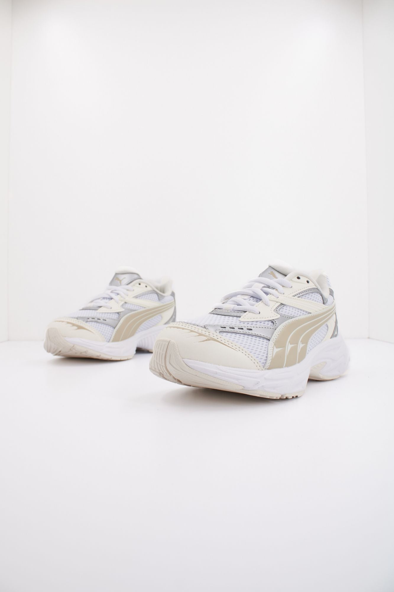 PUMA PUMA MORPHIC METALLIC WNS en color BEIS (2)