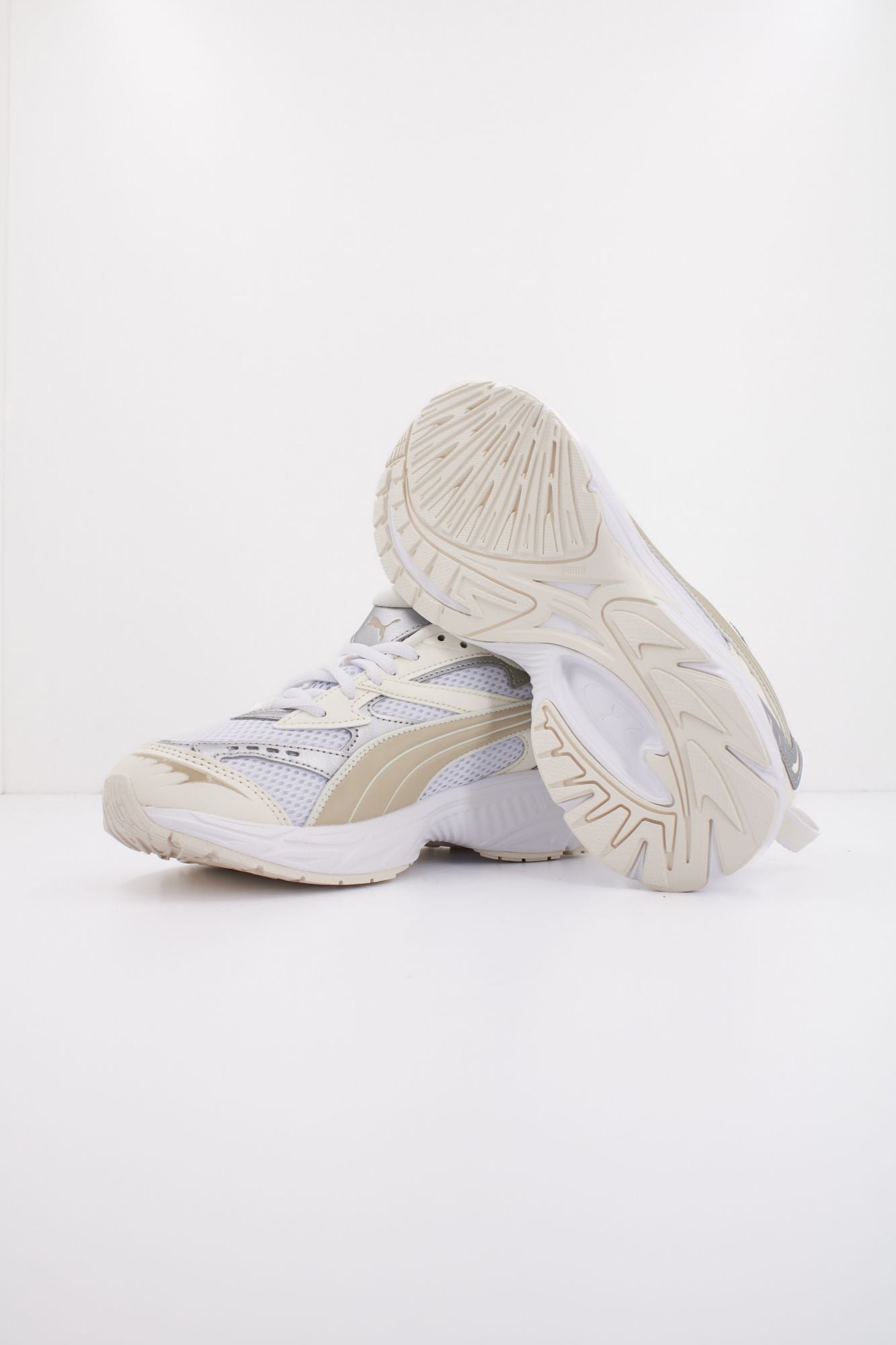 PUMA PUMA MORPHIC METALLIC WNS en color BEIS (4)