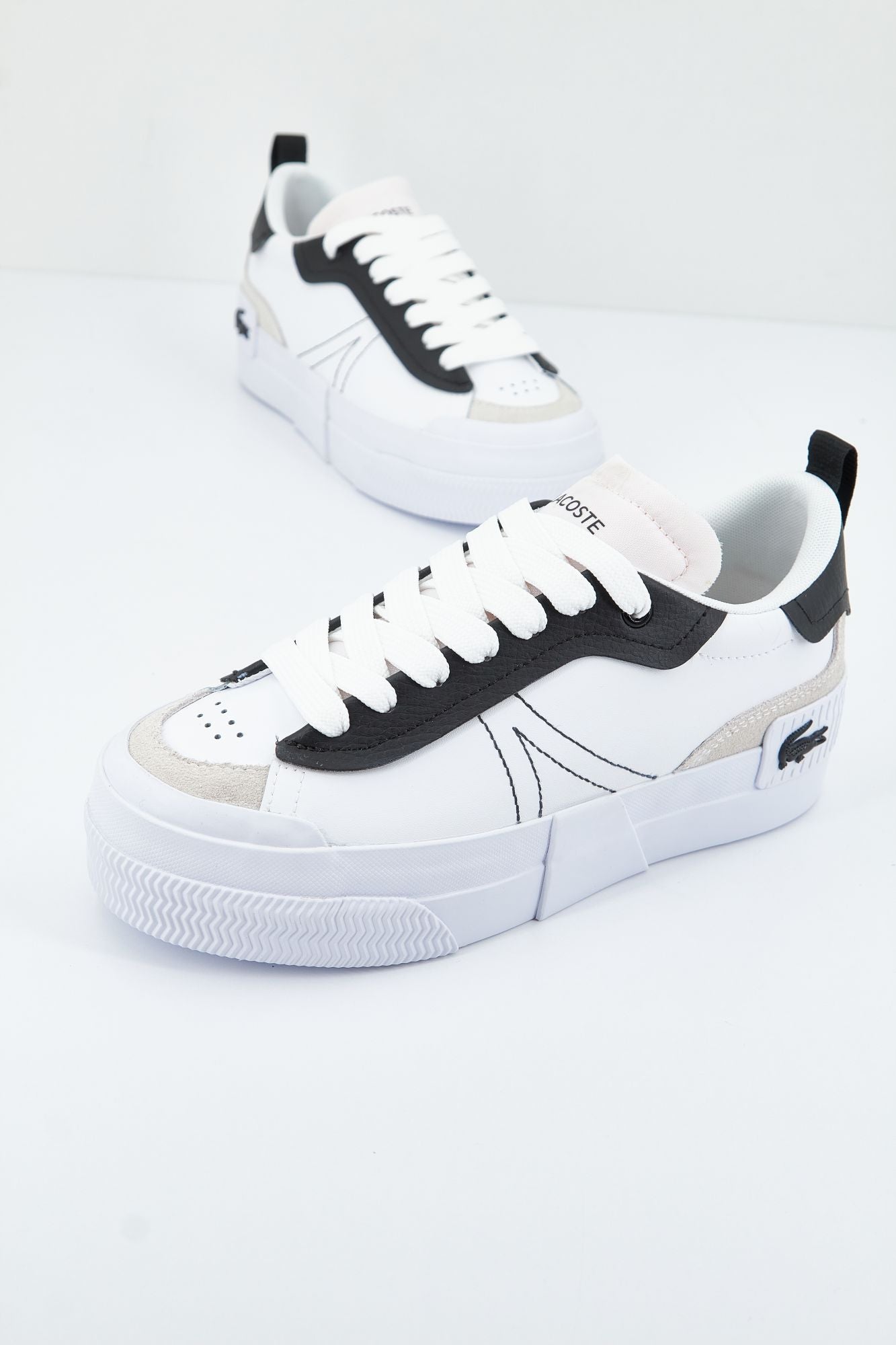 LACOSTE L004 PLATFORM 223 3 CFA en color BLANCO (1)