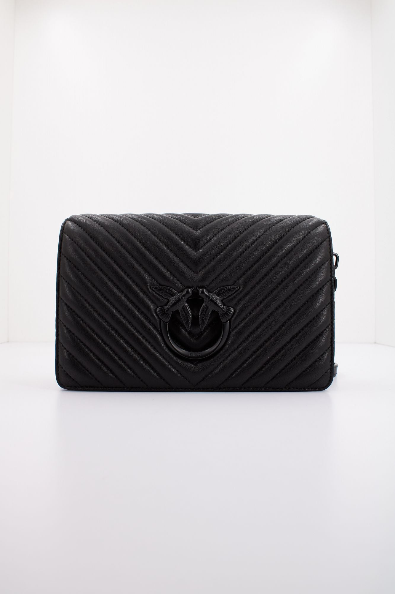 PINKO LOVE CLICK CLASSIC SHEE en color NEGRO (1)