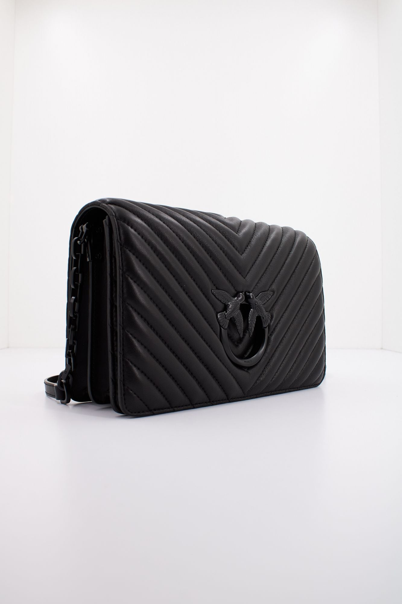 PINKO LOVE CLICK CLASSIC SHEE en color NEGRO (2)