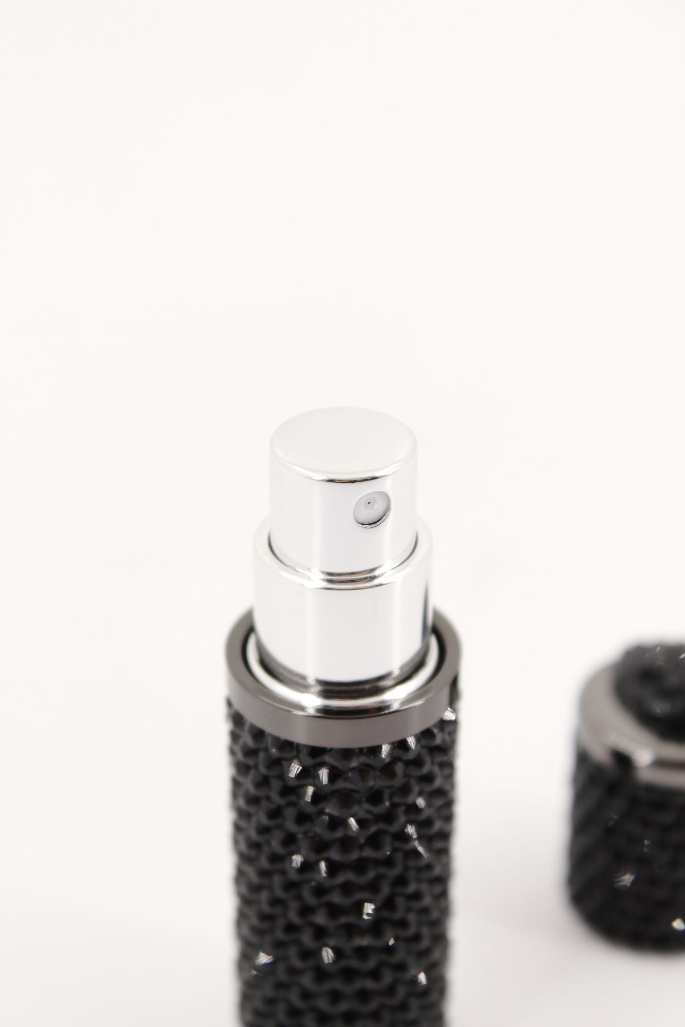 KURT GEIGER LONDON PERFUME BOTTLE HOLDER en color NEGRO (4)