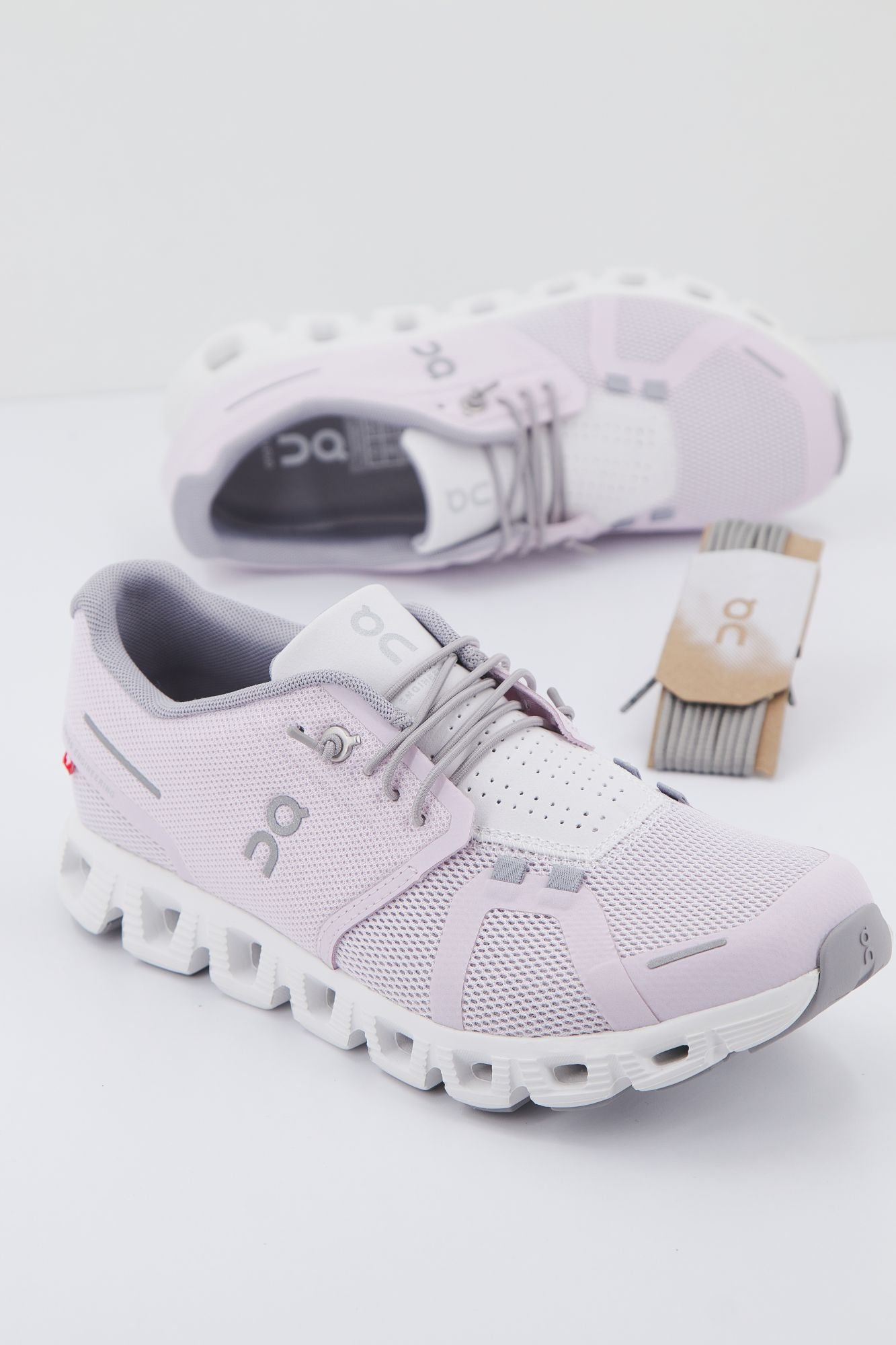 ON RUNNING CLOUD 5 en color ROSA (1)