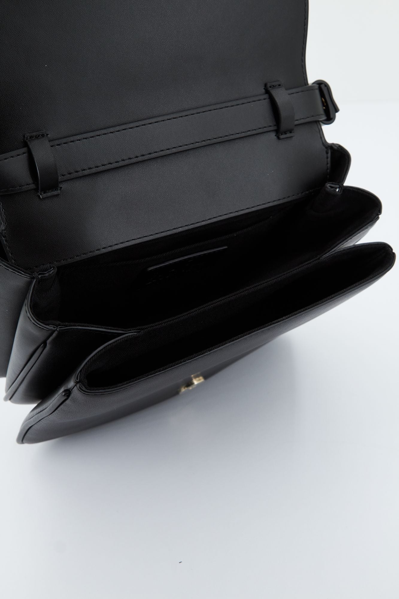 KARL LAGERFELD K/LETTERS FLAP CROSSBODY en color NEGRO (4)