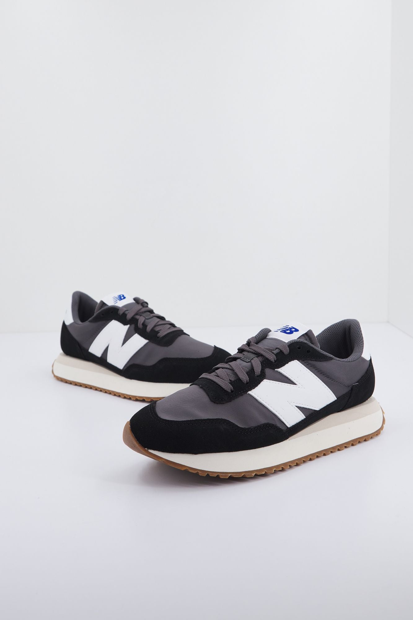 NEW BALANCE MS237 GA  en color NEGRO (1)