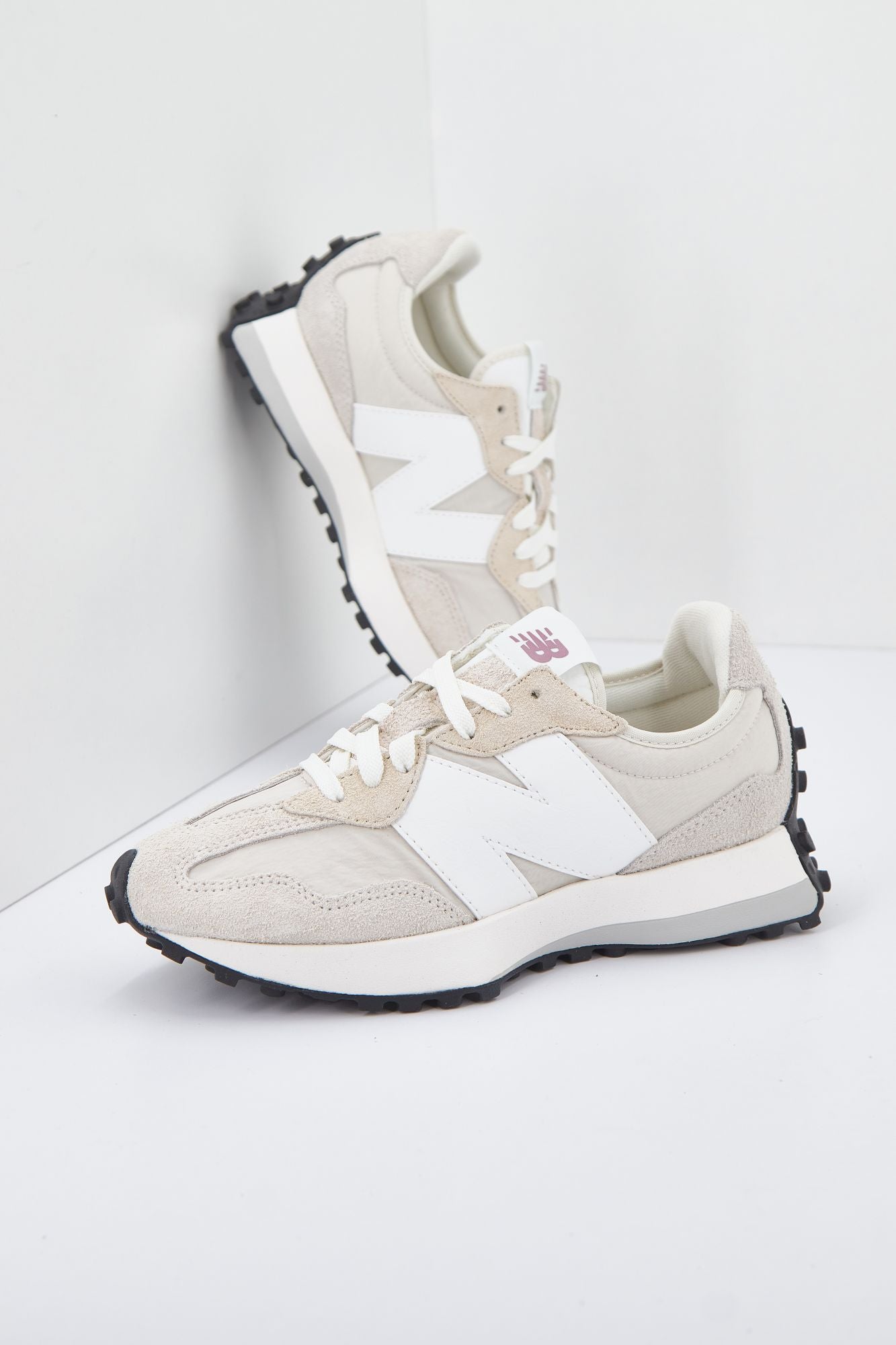 NEW BALANCE MS327 en color BEIS (1)