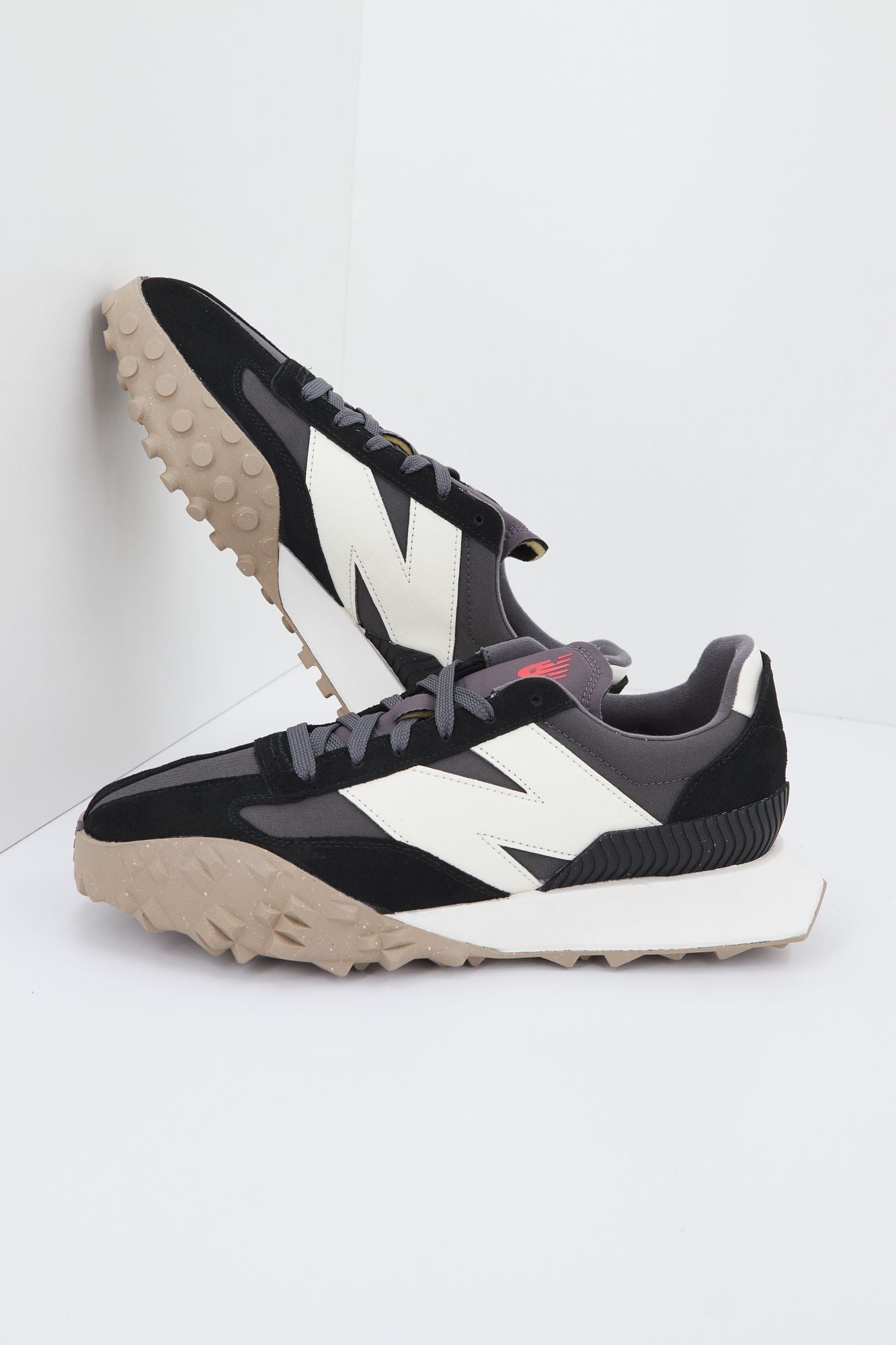 NEW BALANCE UXC72 QG en color GRIS (2)
