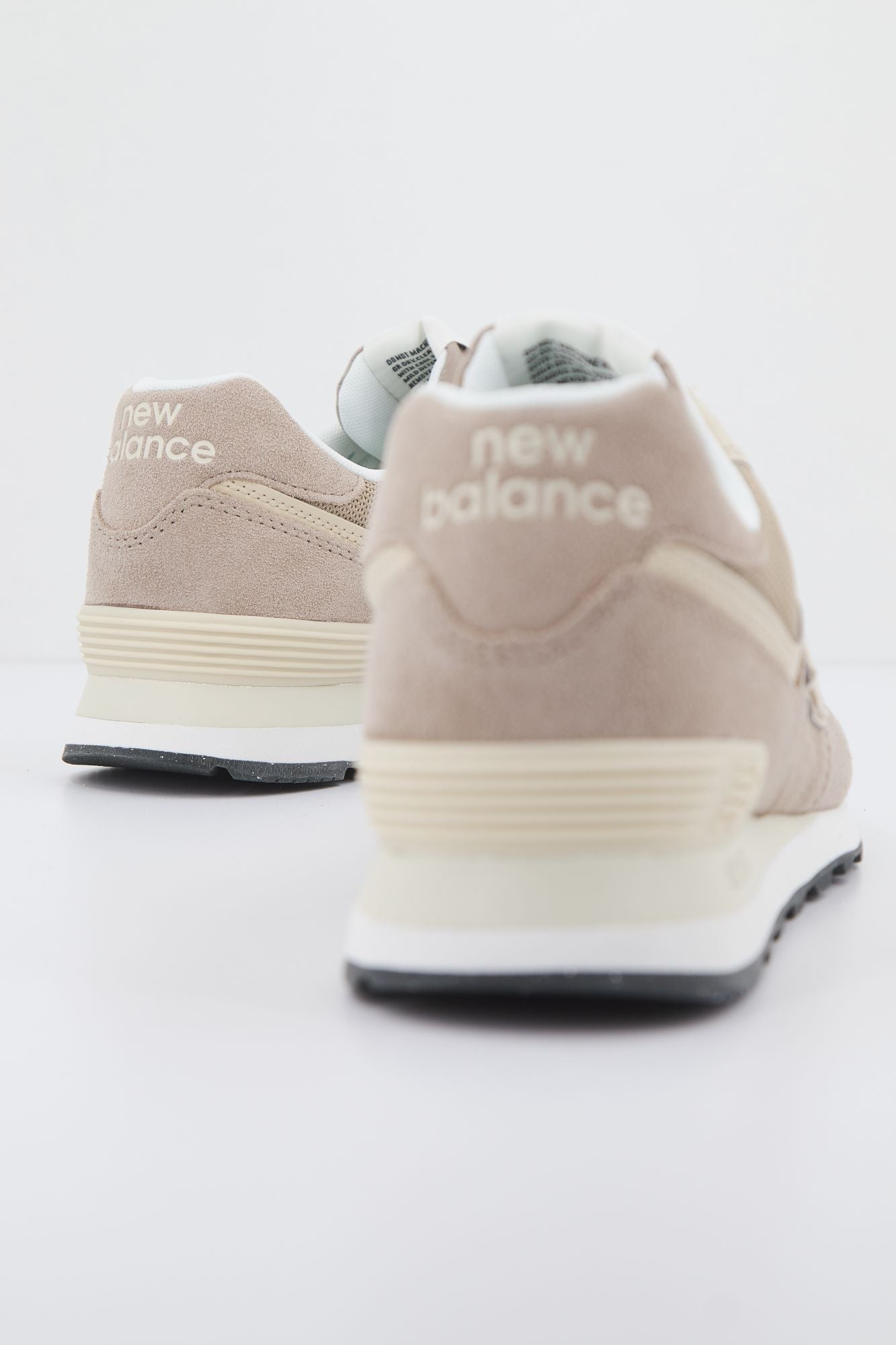 NEW BALANCE U574 WO2 en color BEIS (3)