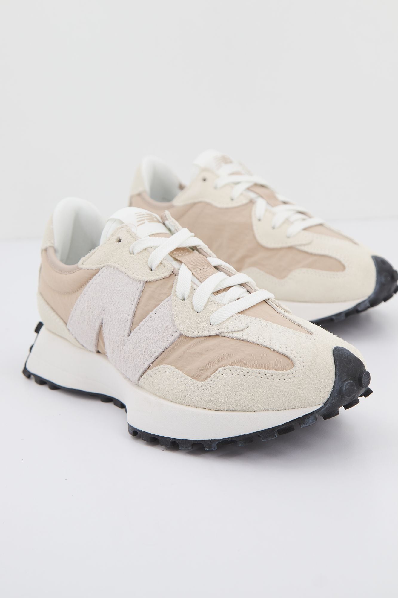 NEW BALANCE WS327 UM en color BEIS (2)