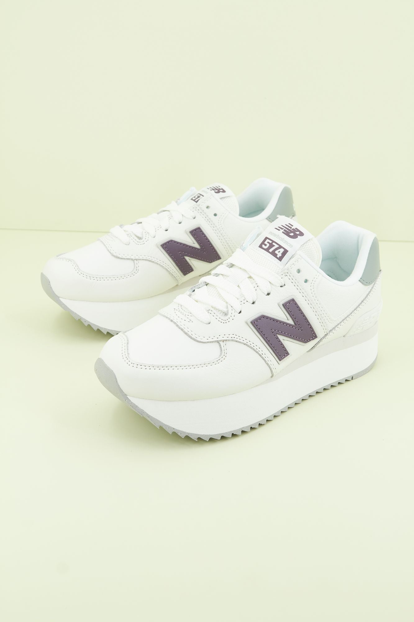 NEW BALANCE WL574 ZFG en color BLANCO (2)