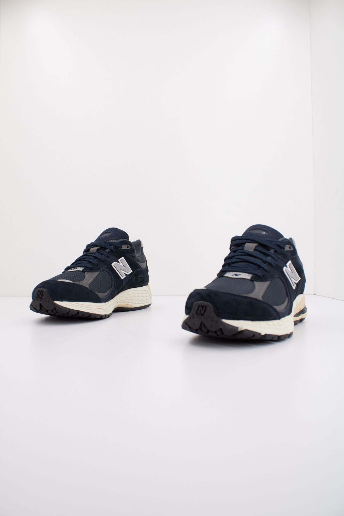 NEW BALANCE M2002 RCA en color AZUL (2)