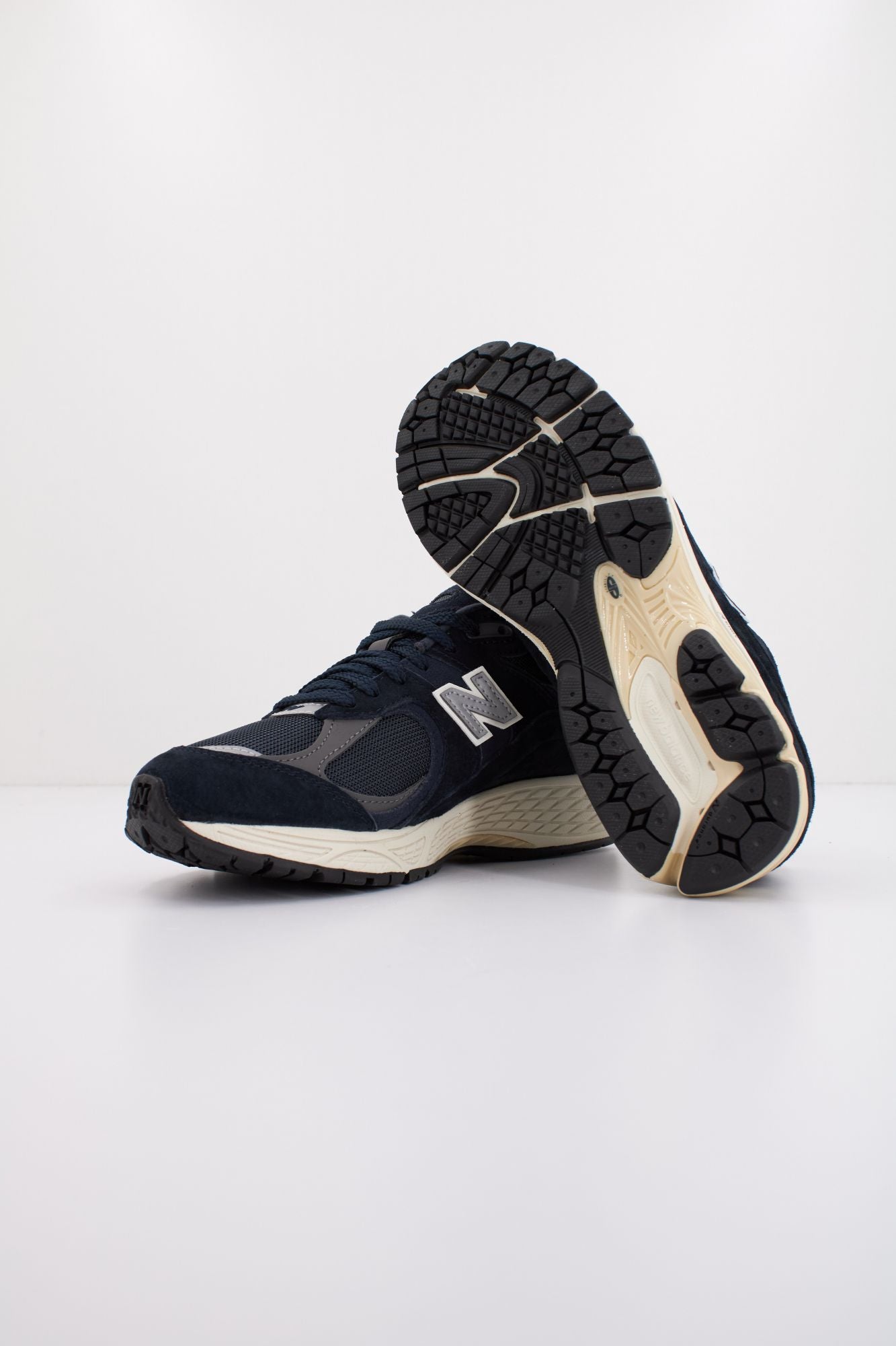 NEW BALANCE M2002 RCA en color AZUL (4)