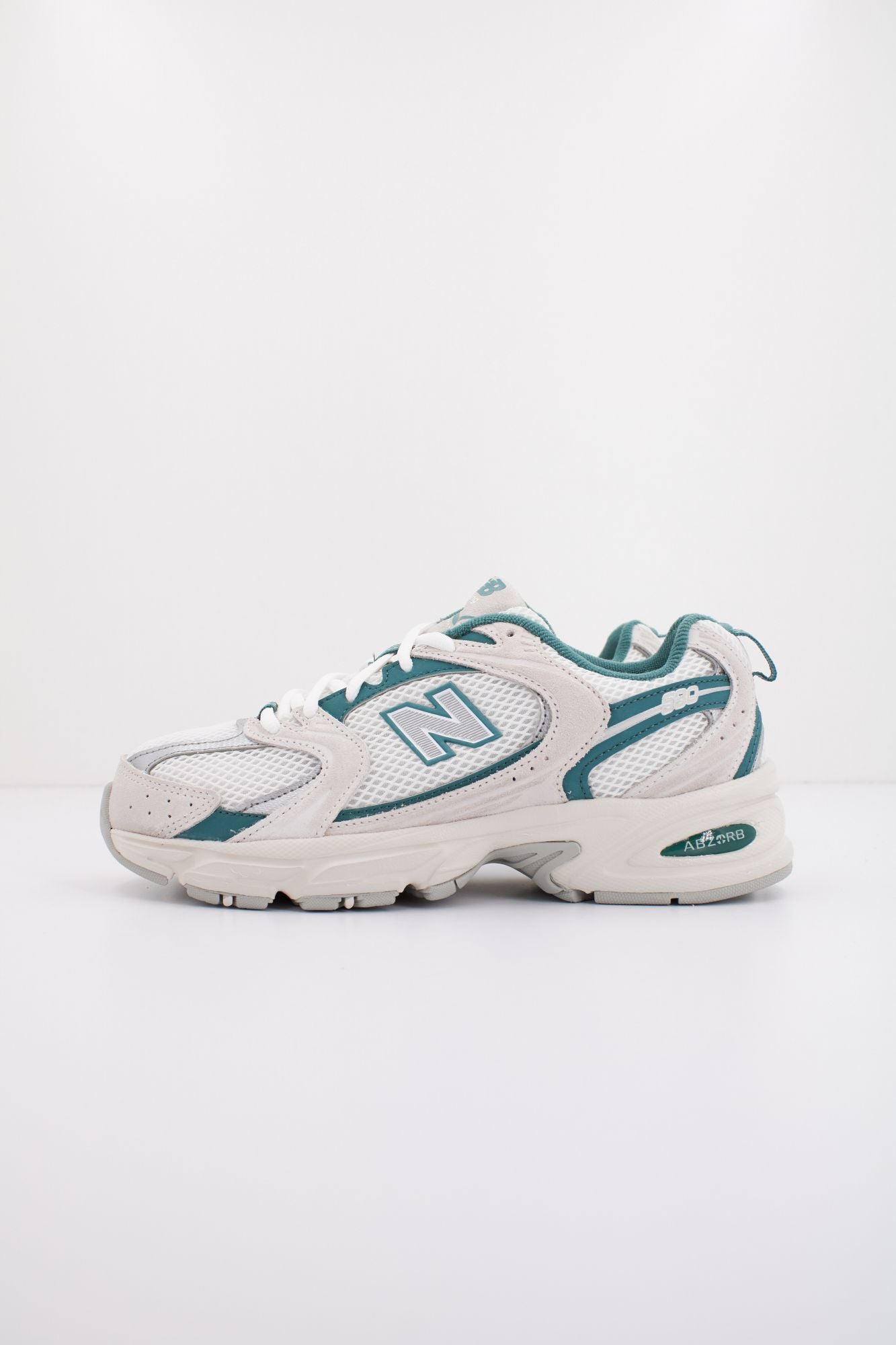 NEW BALANCE MR530 QA en color BLANCO (1)