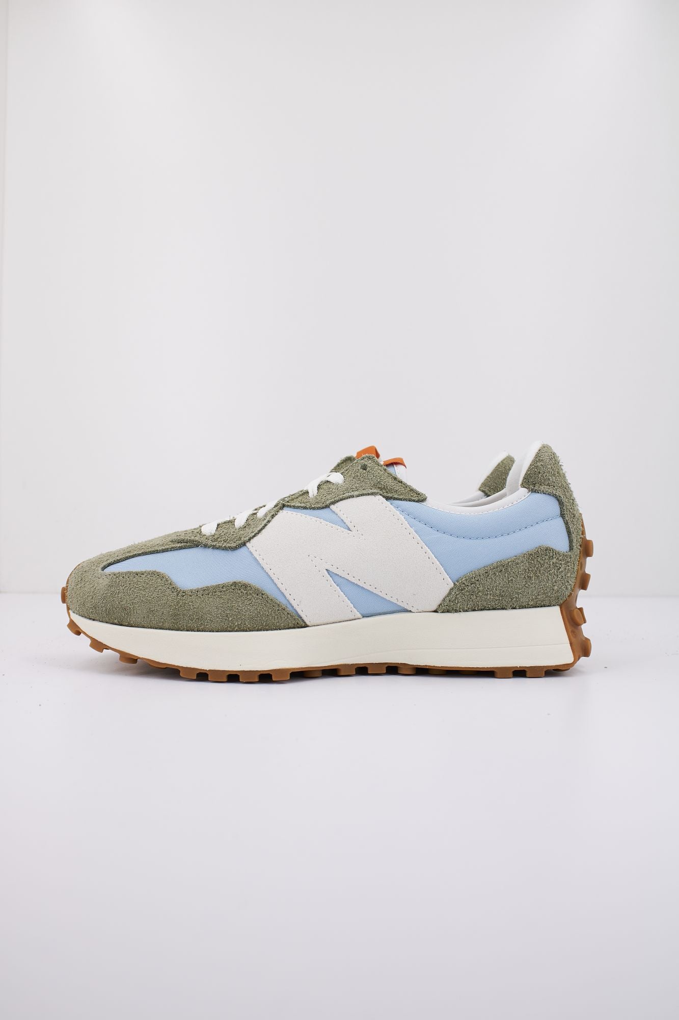 NEW BALANCE U327 SC  en color VERDE (1)