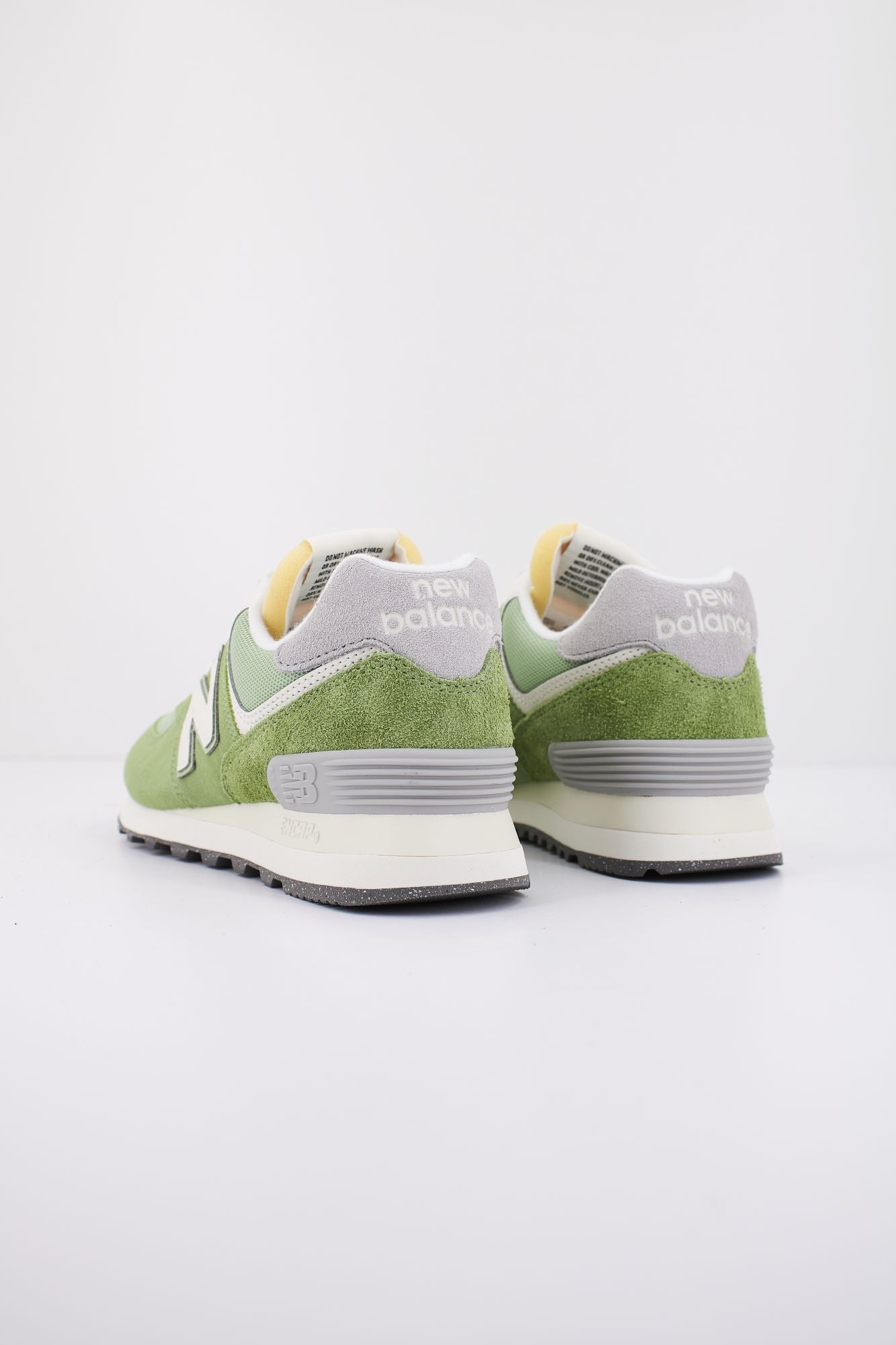NEW BALANCE U574 RCC  en color VERDE (3)