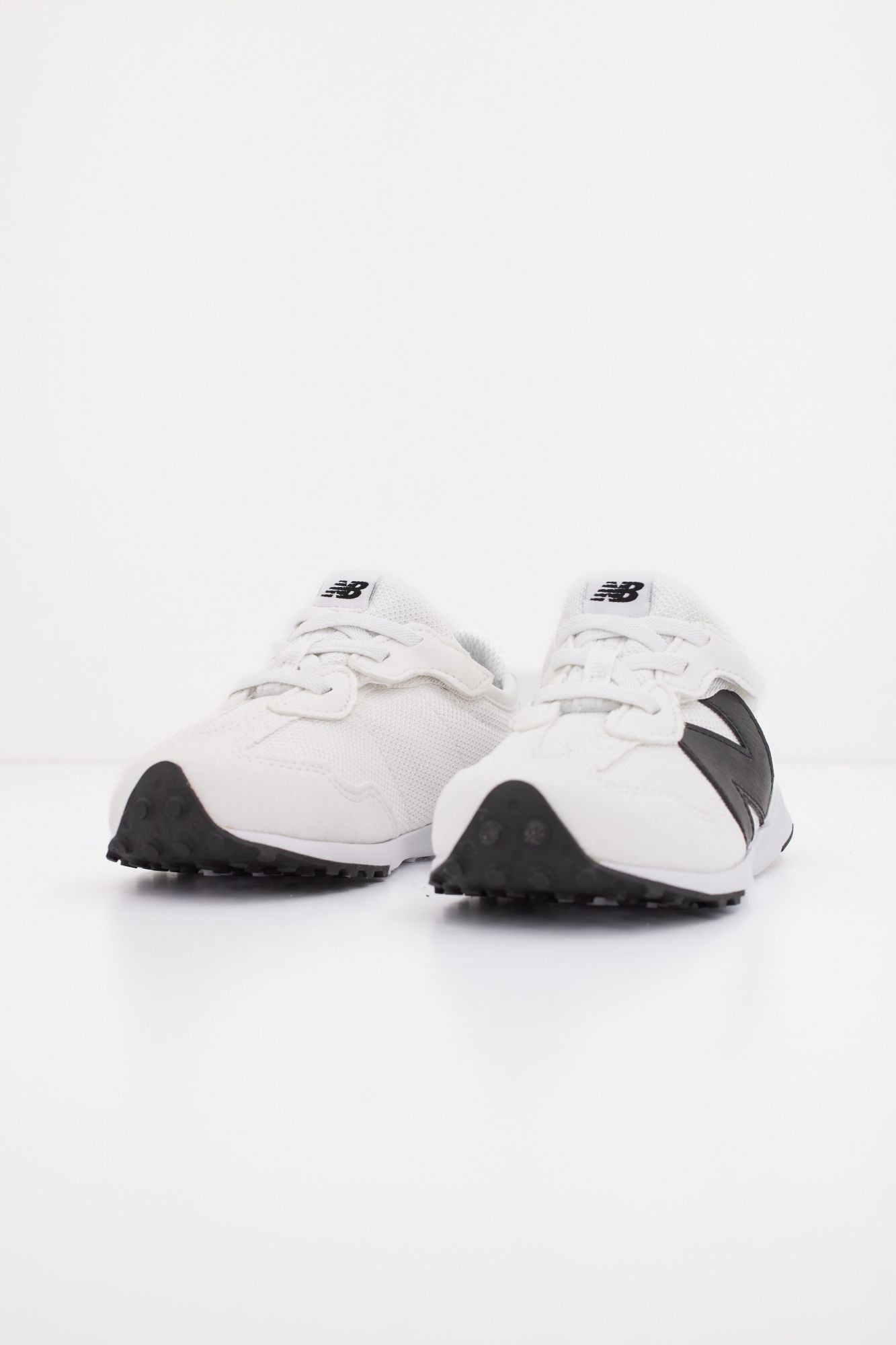 NEW BALANCE NW327 CWB en color BLANCO (2)
