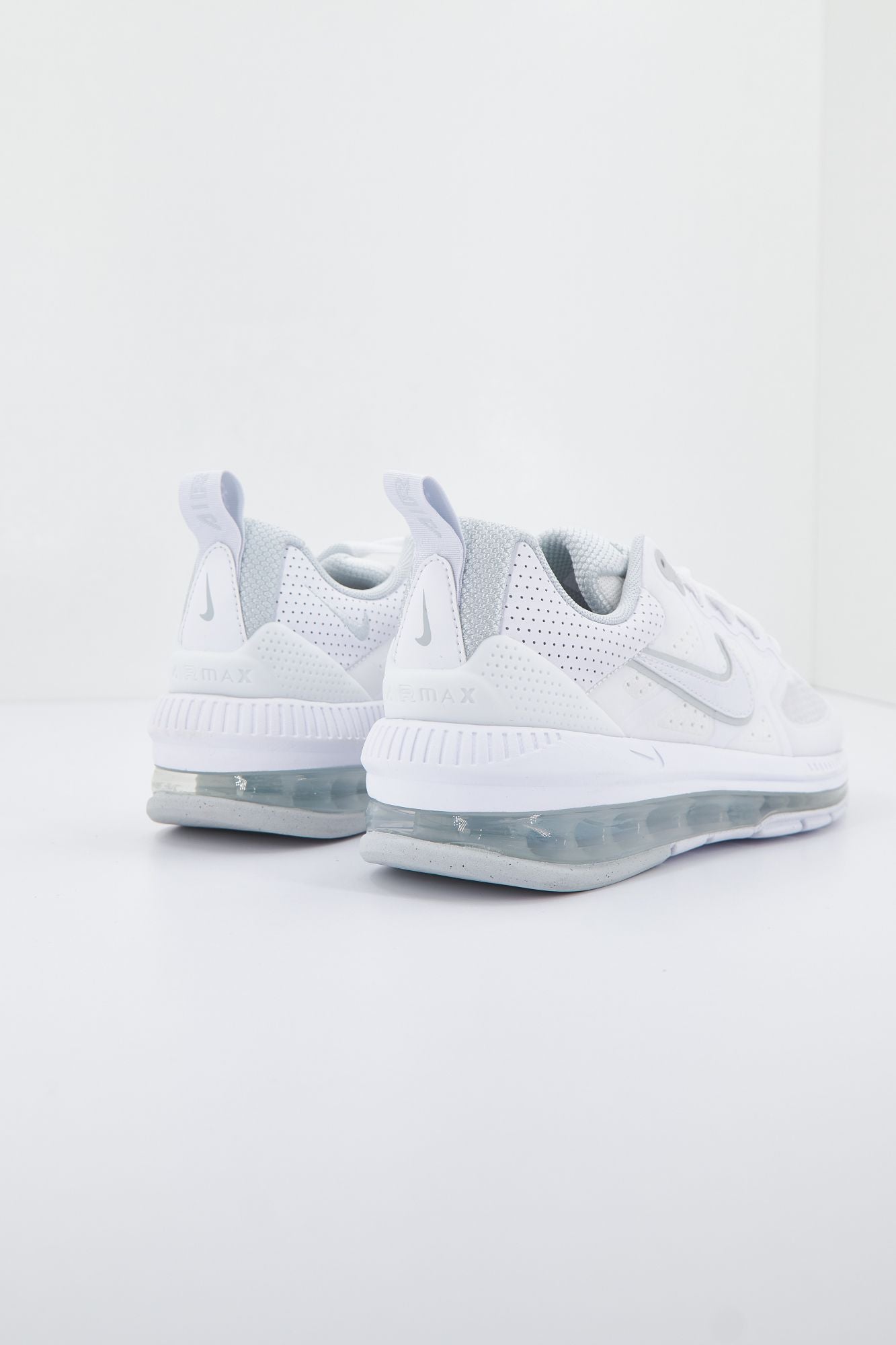 NIKE CZ1645 en color BLANCO (4)