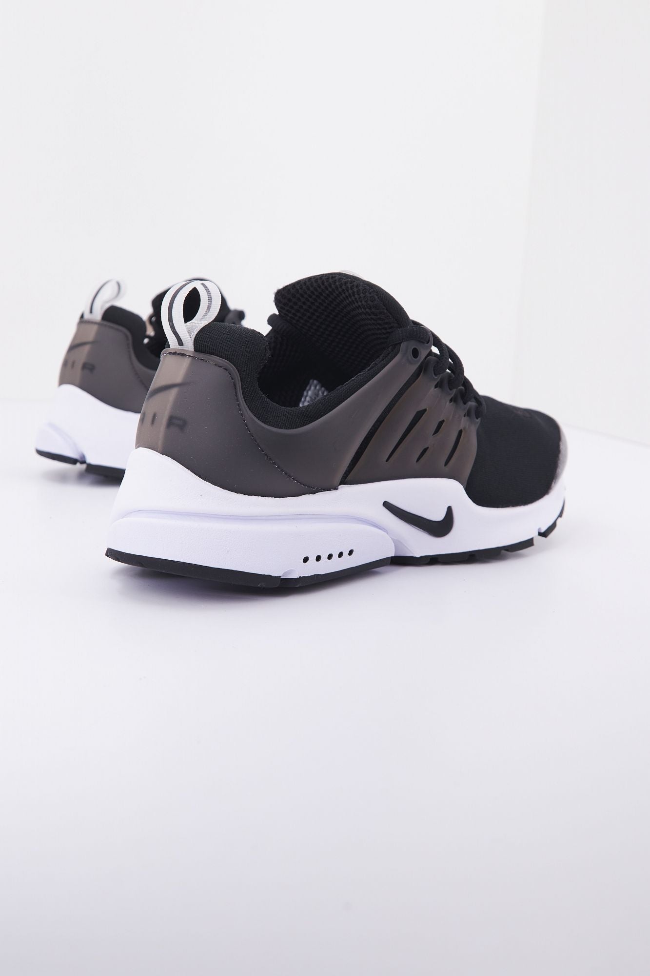 NIKE  AIR PRESTO en color NEGRO (3)