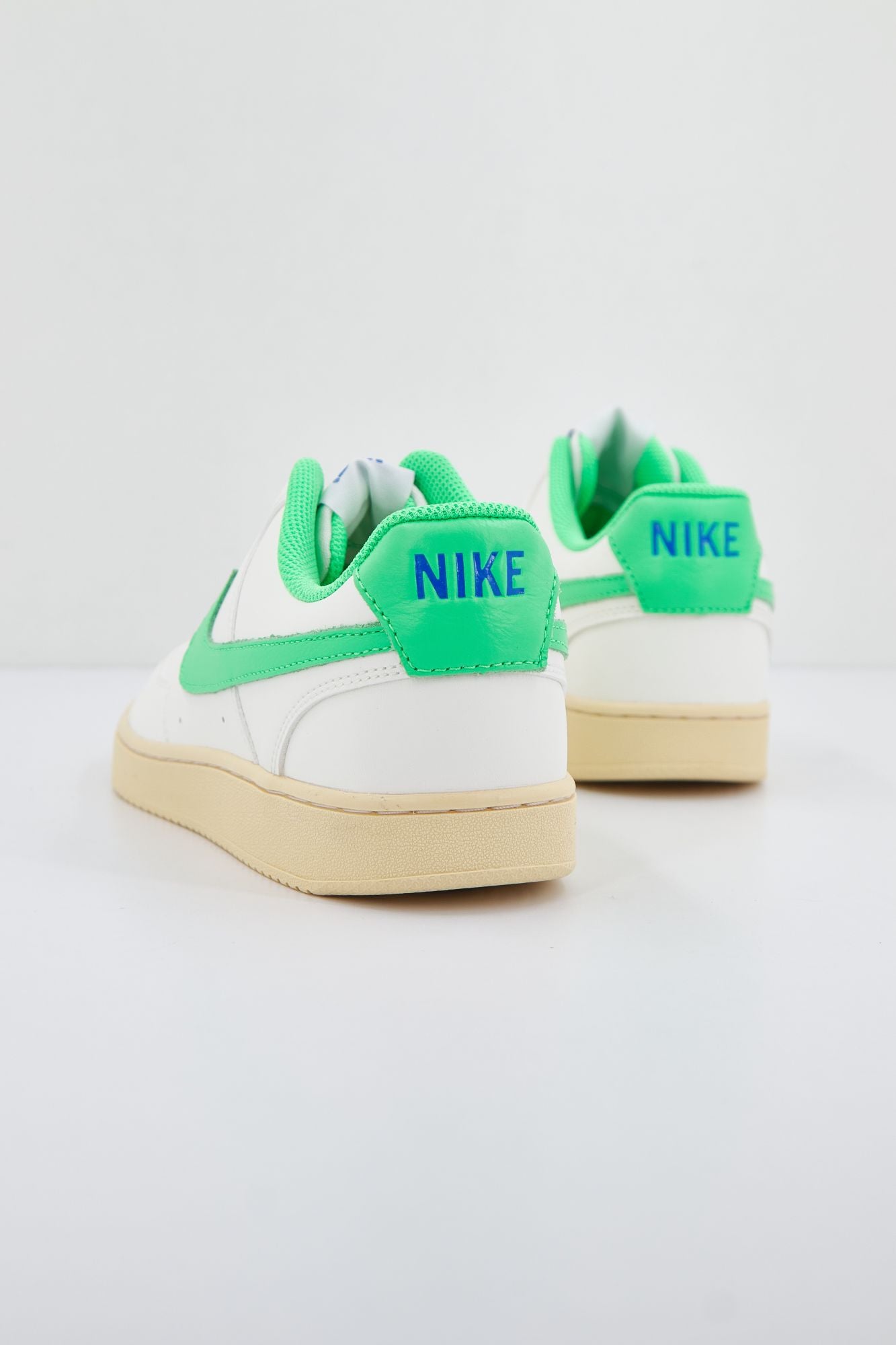 NIKE  COURT VISION LO en color BLANCO (2)