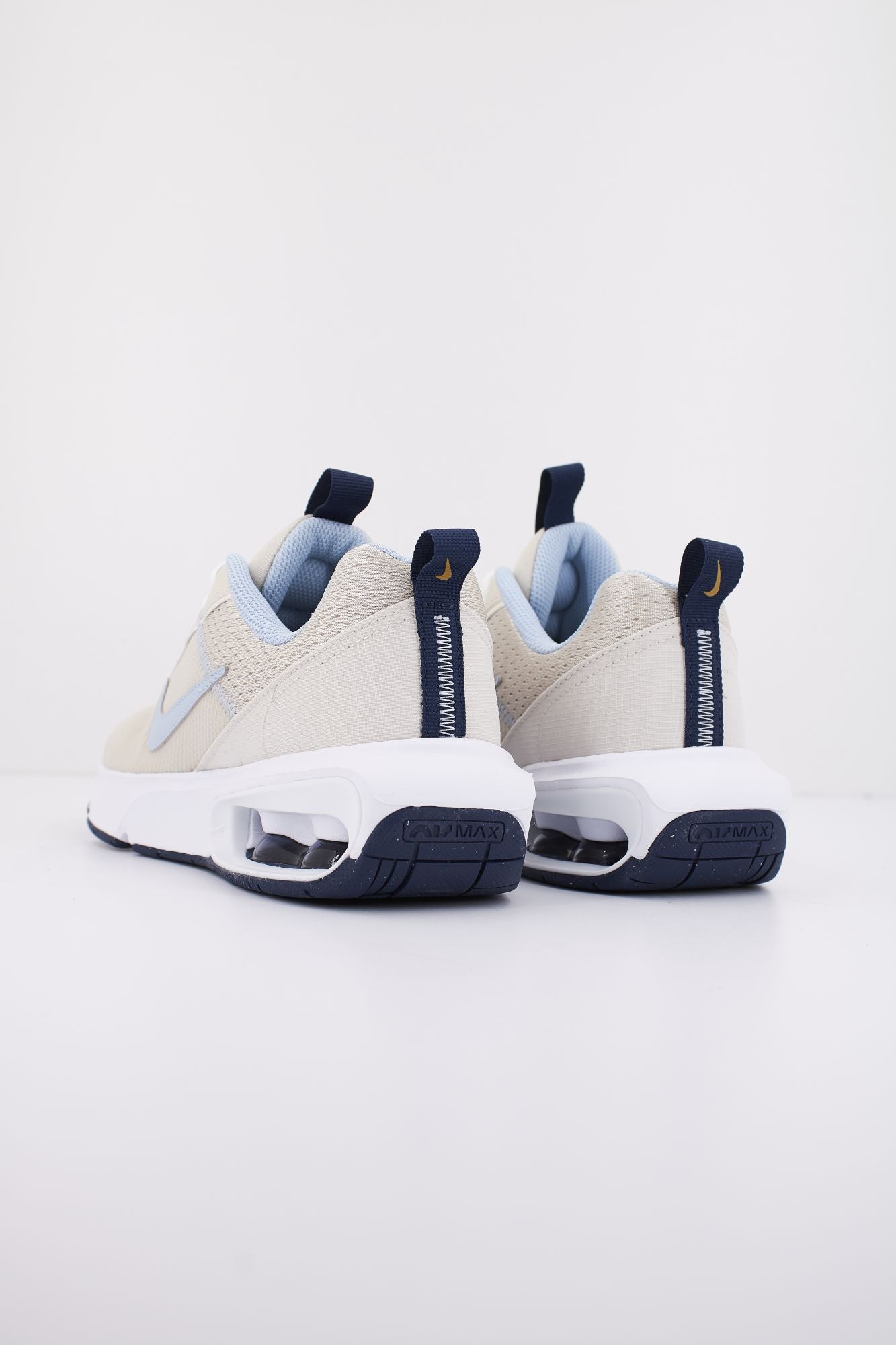NIKE NIKE AIR MAX INTRLK LITE en color BEIS (3)
