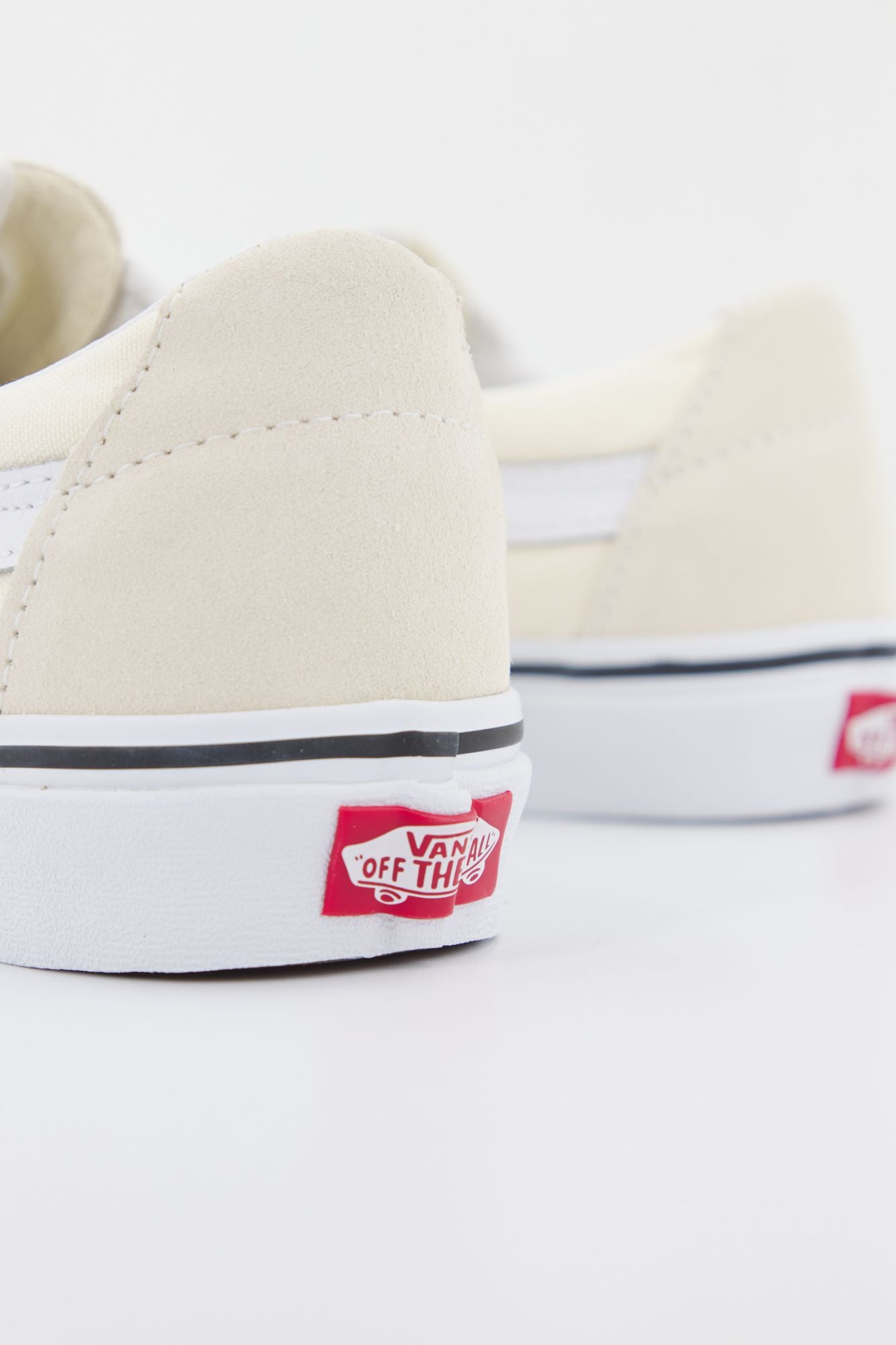 VANS UA SK8-LOW en color AMARILLO (3)